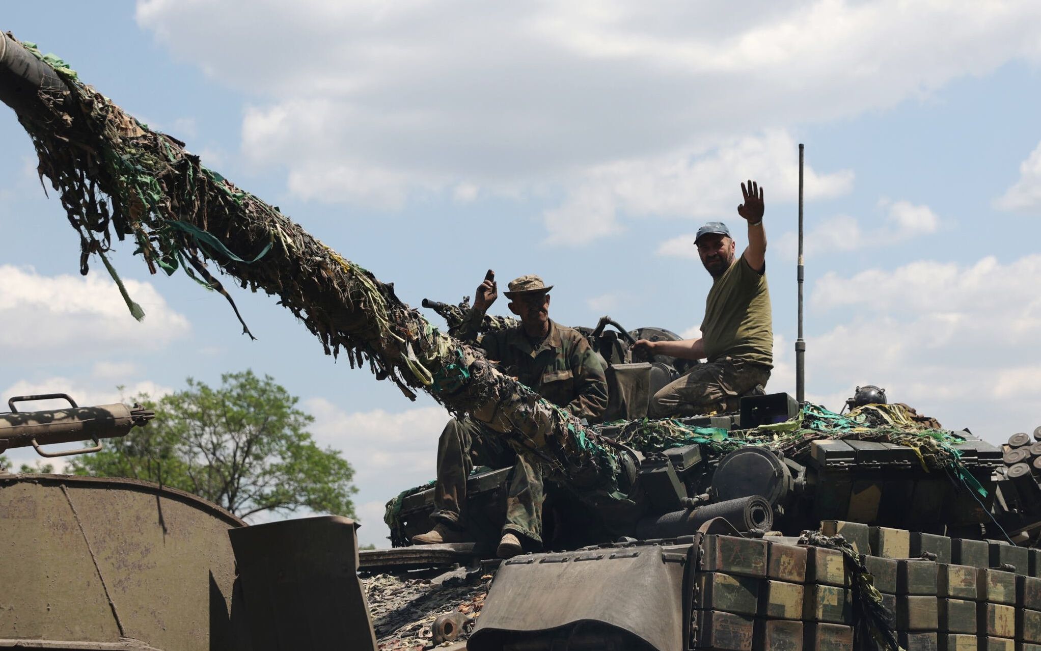 Ukrainian troop members stand on a tank on a road of the eastern Ukrainian region of Donbas on June 21, 2022, as Ukraine says Russian shelling has caused "catastrophic destruction" in the eastern industrial city of Lysychansk, which lies just across a river from Severodonetsk where Russian and Ukrainian troops have been locked in battle for weeks. - Regional governor Sergiy Gaiday says that non-stop shelling of Lysychansk on June 20 destroyed 10 residential blocks and a police station, killing at least one person. (Photo by Anatolii Stepanov / AFP)