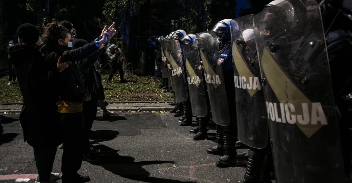 Sąd: Zeznania policjantów niewiarygodne, szóstka spod domu Kaczyńskiego uniewinniona