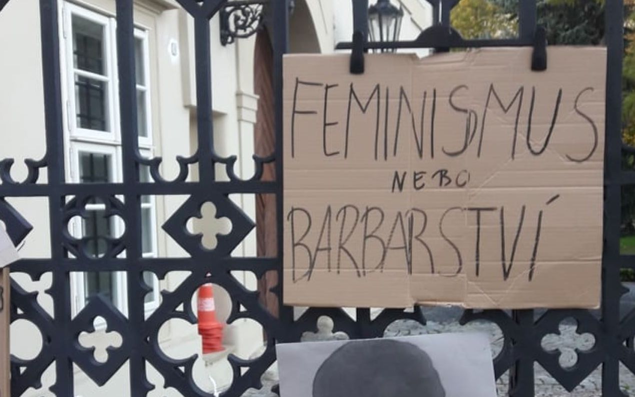 Grafika do artykułu Poznaj Ciocię Czesię. Mieszkanki Czech chcą pomagać Polkom potrzebującym aborcji