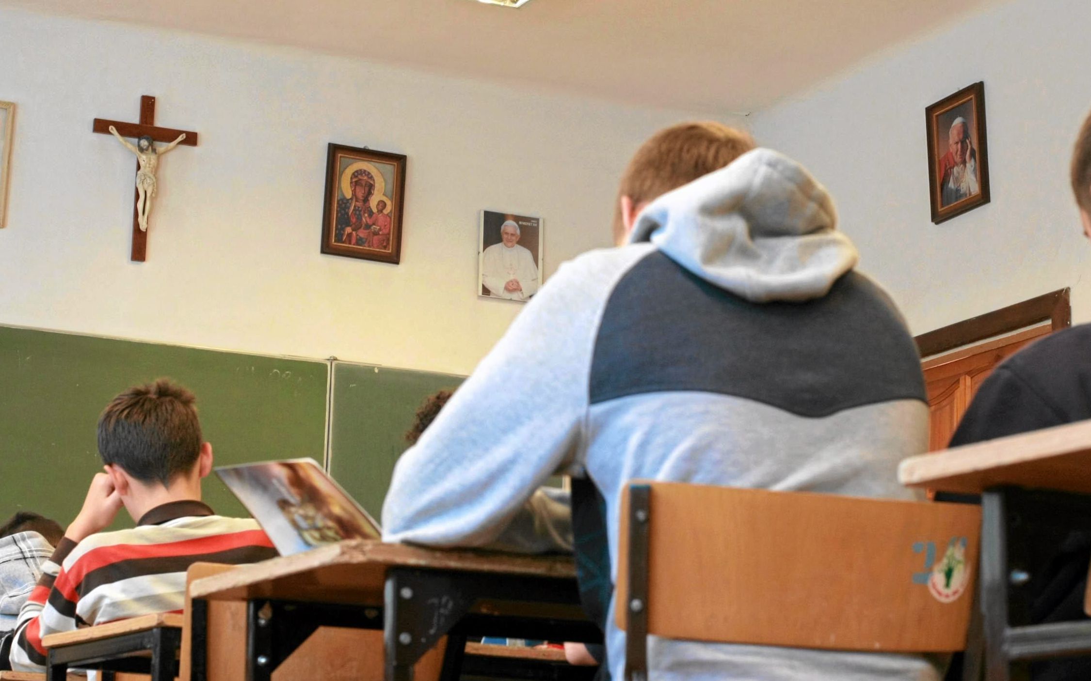 24.09.2010 LUBLIN, GIMNAZJUM NR 18 , UL DLUGOSZA, LEKCJA RELIGII.    
FOT. RAFAL MICHALOWSKI / AGENCJA GAZETA