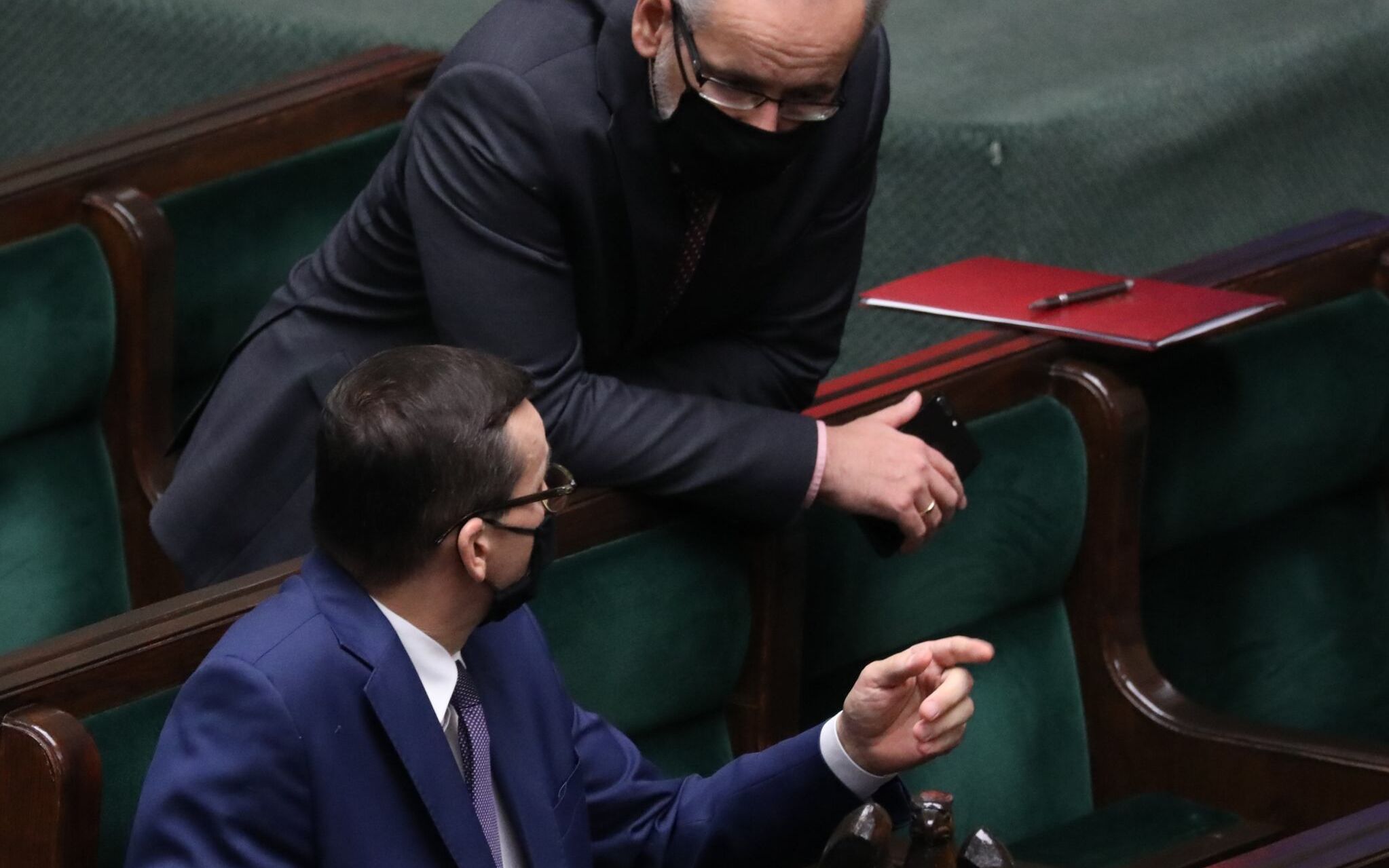 21.10.2020 Warszawa , ulicaica Wiejska . Sejm . 19 . posiedzenie Sejmu X kadencji . Od lewej: minister rozwoju , pracy i technologii , minister zdrowia Adam Niedzielski , premier Mateusz Morawiecki podczas prac nad ustawa o przeciwdzialaniu i zapobieganiu epidemii covid - 19 .
Fot. Slawomir Kaminski / Agencja Gazeta