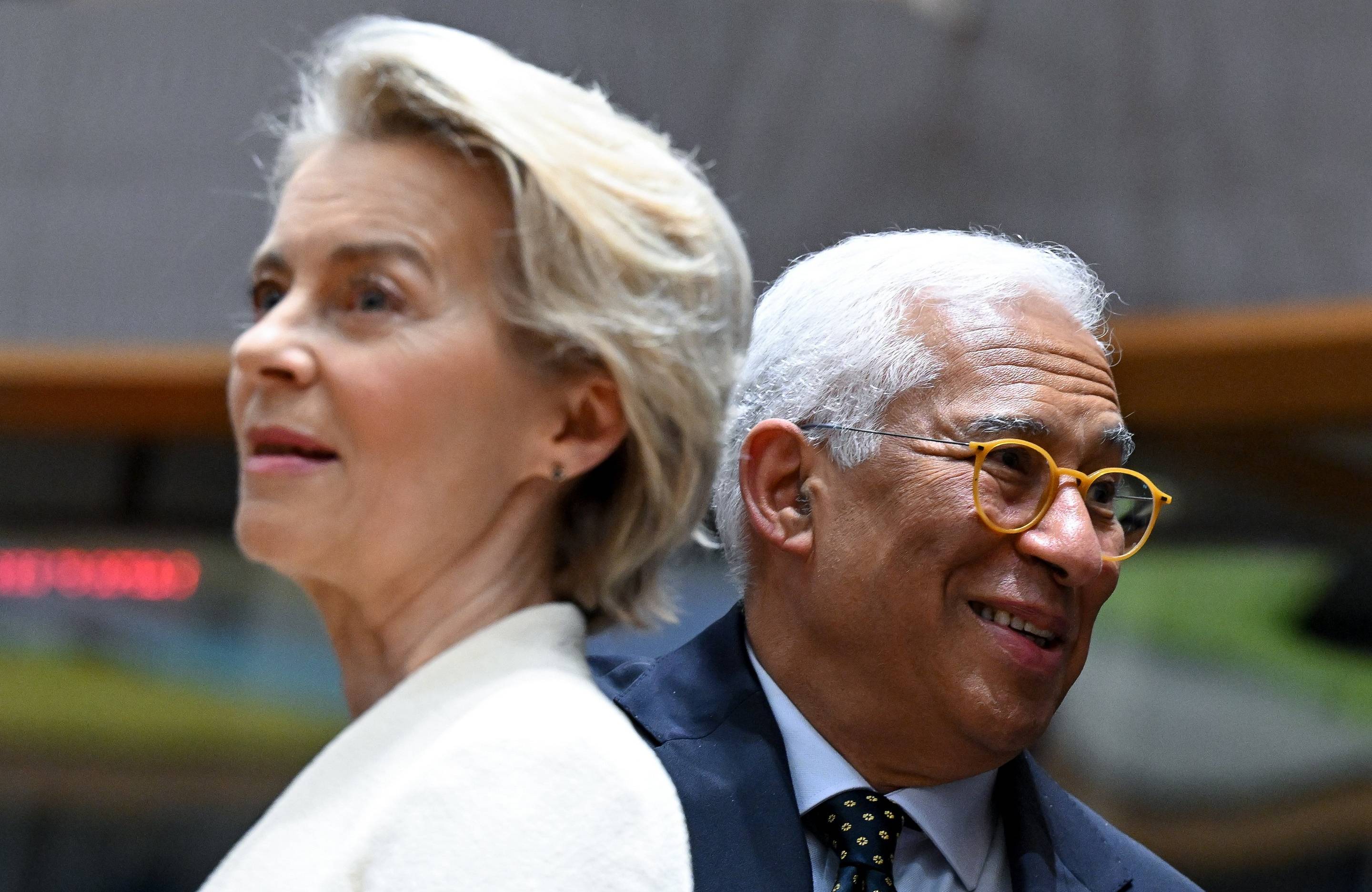 Szef Rady Europejskiej Antonio Costa i szefowa Komisji Europejskiej Ursula von der Leyen podczas nadzwyczajnego szczytu UE w Brukseli w czwartek 6 marca 2025 r.