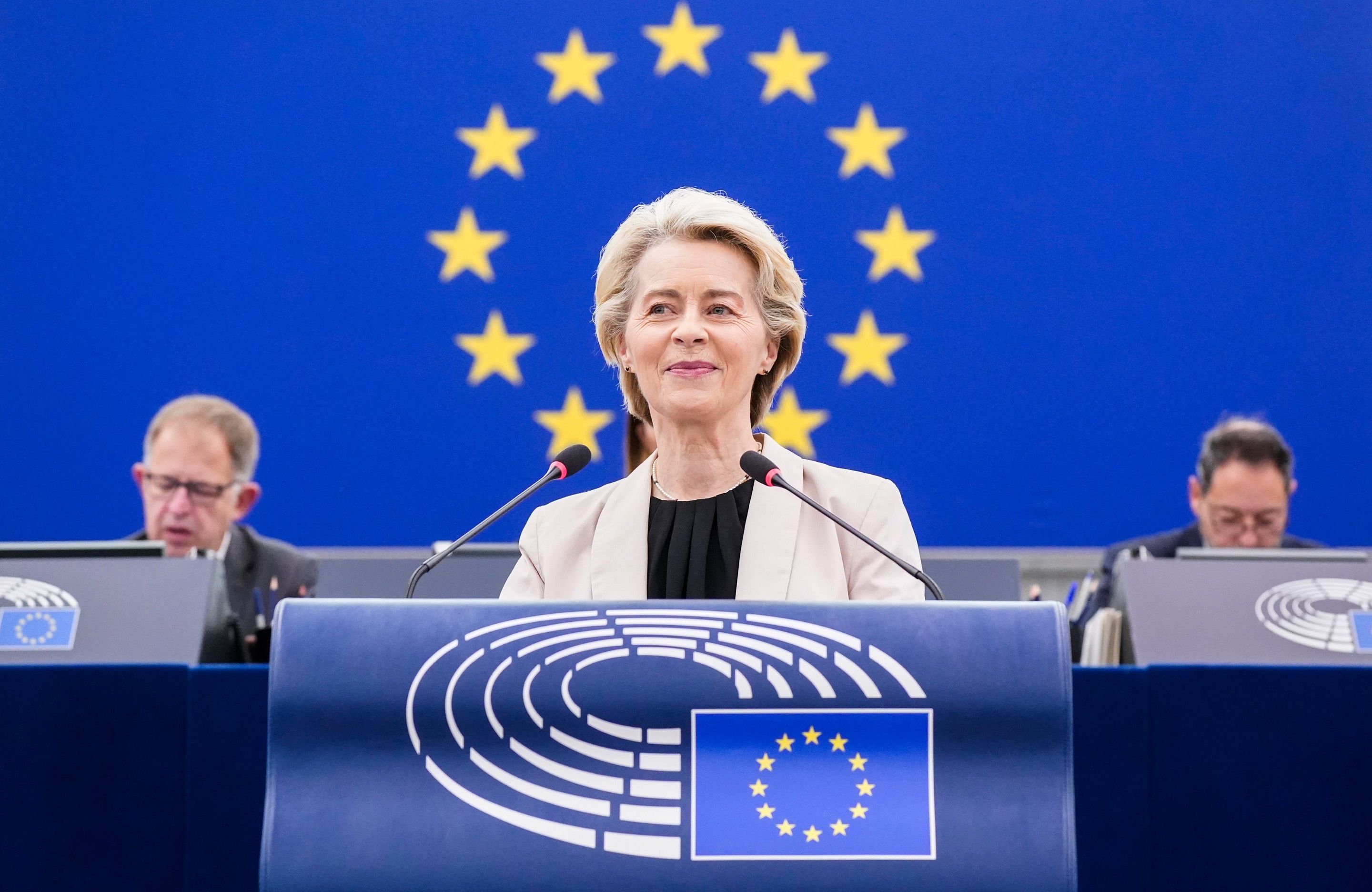 Szefowa Komisji Europejskiej Ursula von der Leyen w Parlamencie Europejskim tuż po przegłosowaniu przez PE składu nowego kolegium komisarzy, które rozpocznie prace od grudnia 2024 roku.