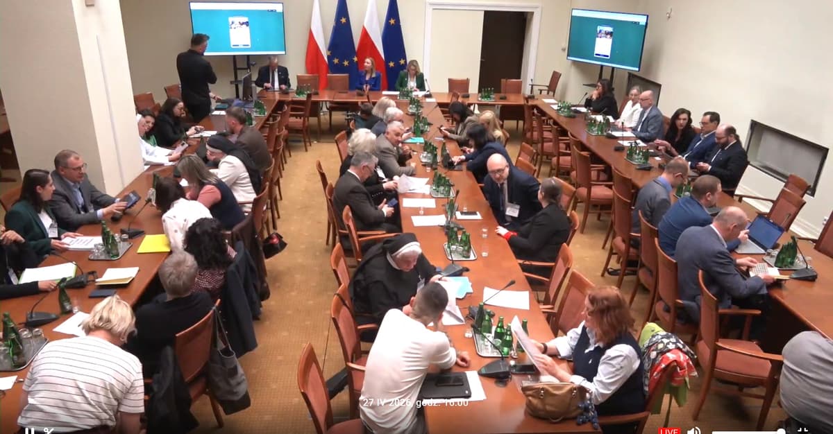 Kto się lepiej zajmie dziećmi: siostry w DPS, czy rodziny zastępcze?