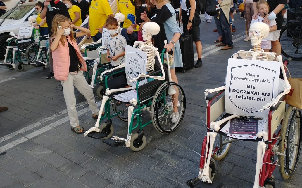 Grafika do artykułu "Premierze, medycy są na granicy, a stan wyjątkowy trwa od długiego czasu". Wielki protest medyków