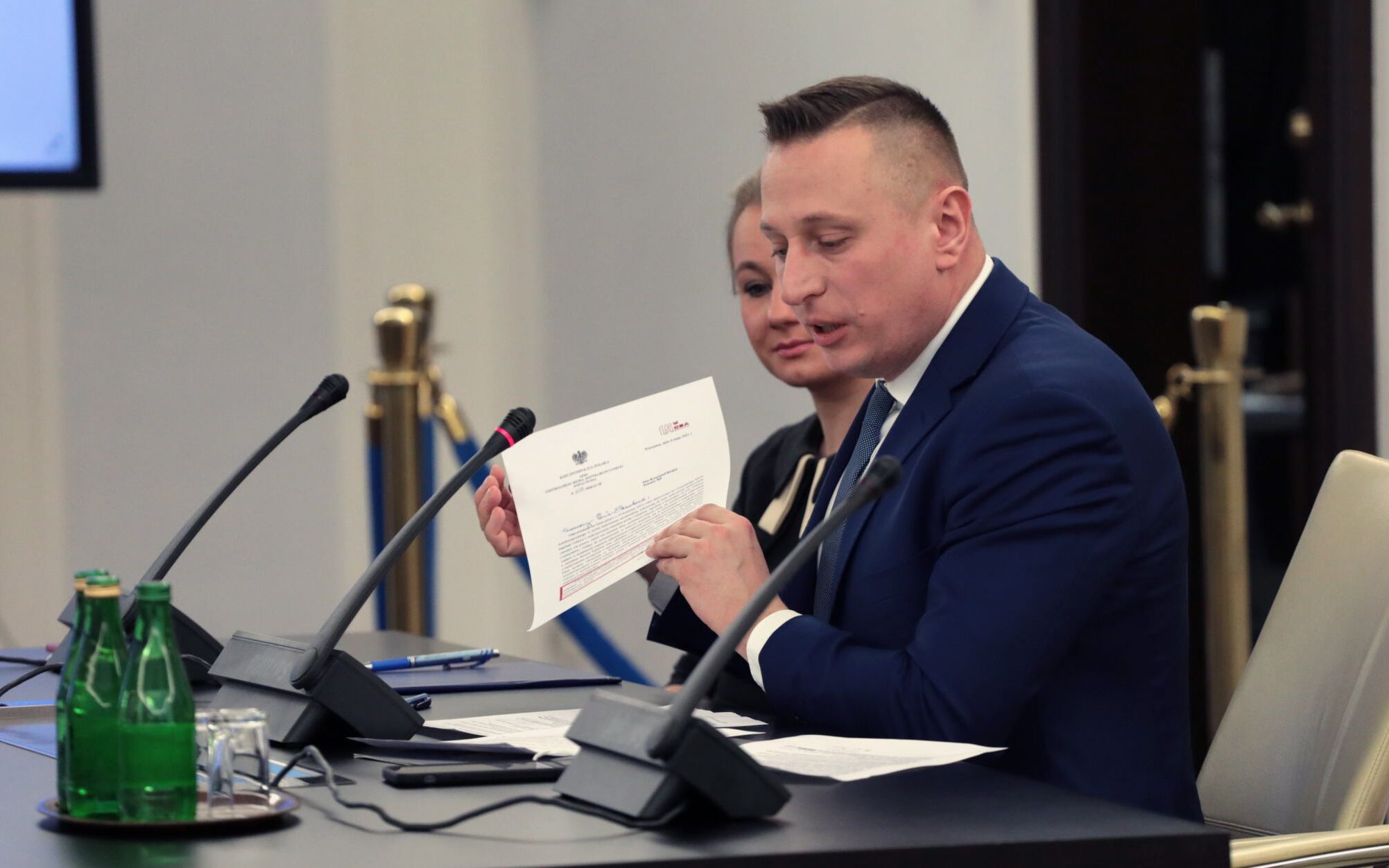 19.01.2022 Warszawa , Senat . Trzecie posiedzenie Senackiej Komisji do zbadania inwigilacji Pegasusem osob zwiazanych z opozycja i jej wplyw na proces wyborczy . Przed Komisja zeznaje senator Krzysztof Brejza obok siedzi zona Dorota Brejza .
Fot. Slawomir Kaminski / Agencja Wyborcza.pl