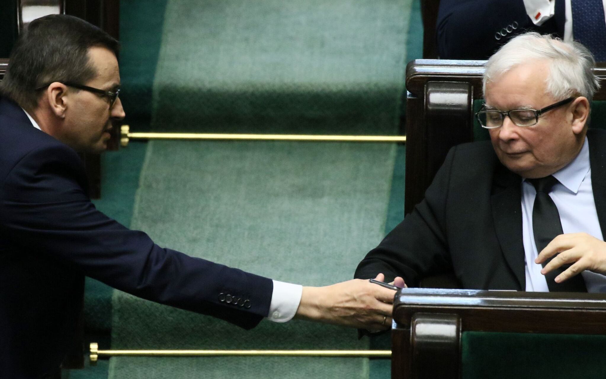 Grafika do artykułu Morawiecki wymyślił podatek medialny dla prezesa? „Premier dawno nie był głaskany" - słyszymy w PiS