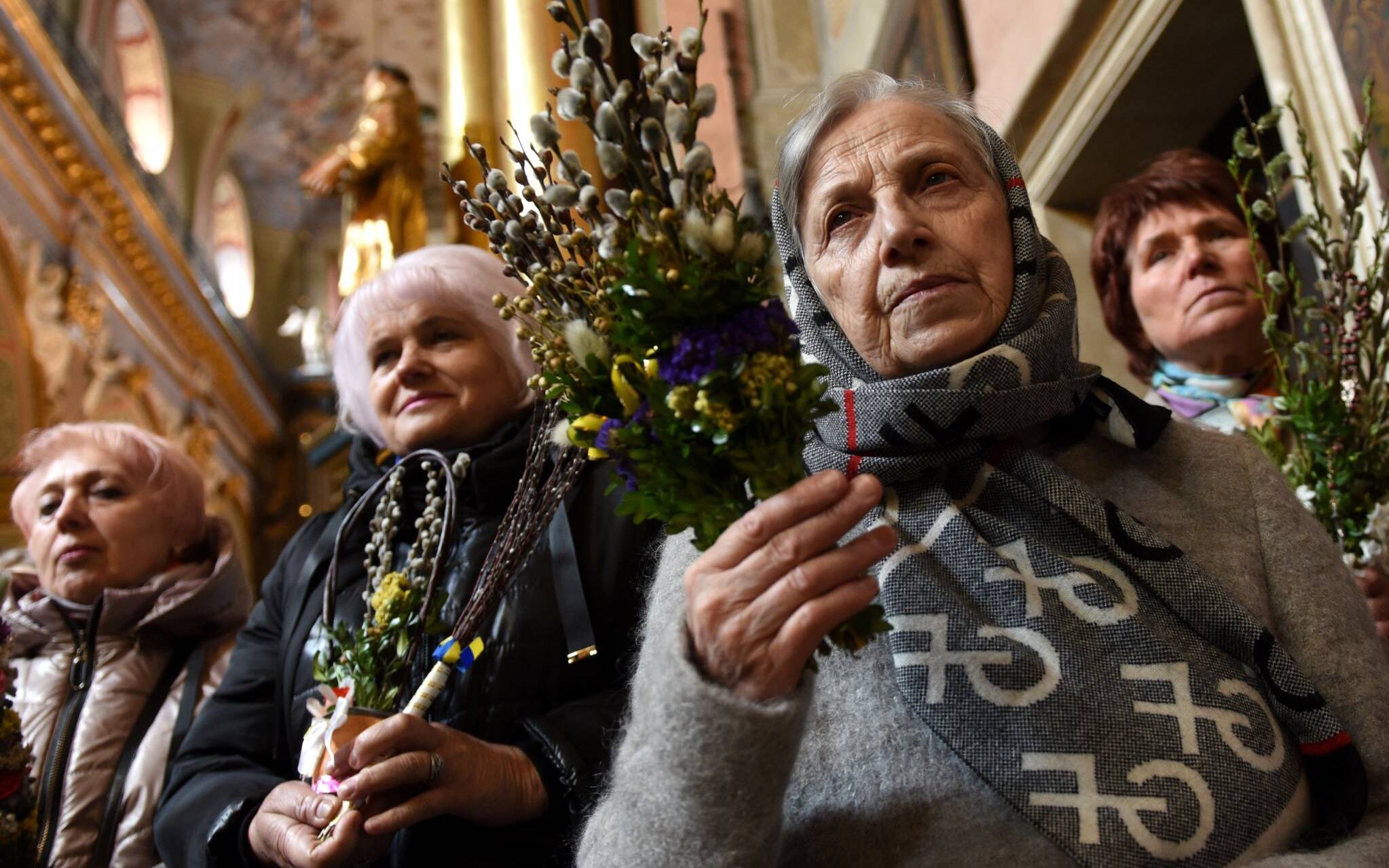Worshippers take part in an Orthodox Palm Sunday service at Saints Peter and Paul Garrison Church in the western Ukrainian city of Lviv on April 17, 2022, amid the Russian invasion of Ukraine. (Photo by Yuriy Dyachyshyn / AFP)