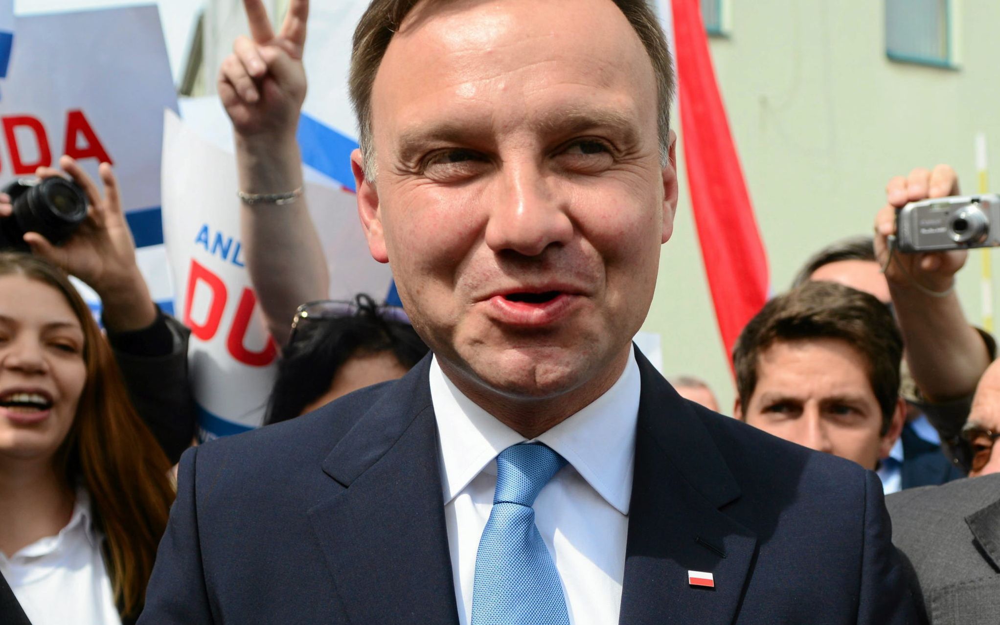 18.05.2015 Szczecin. Wizyta kandydata na Prezydenta RP w Szczecinie przed brama stoczni szczecinskiej .
Fot. Lukasz Wegrzyn / Agencja Gazeta