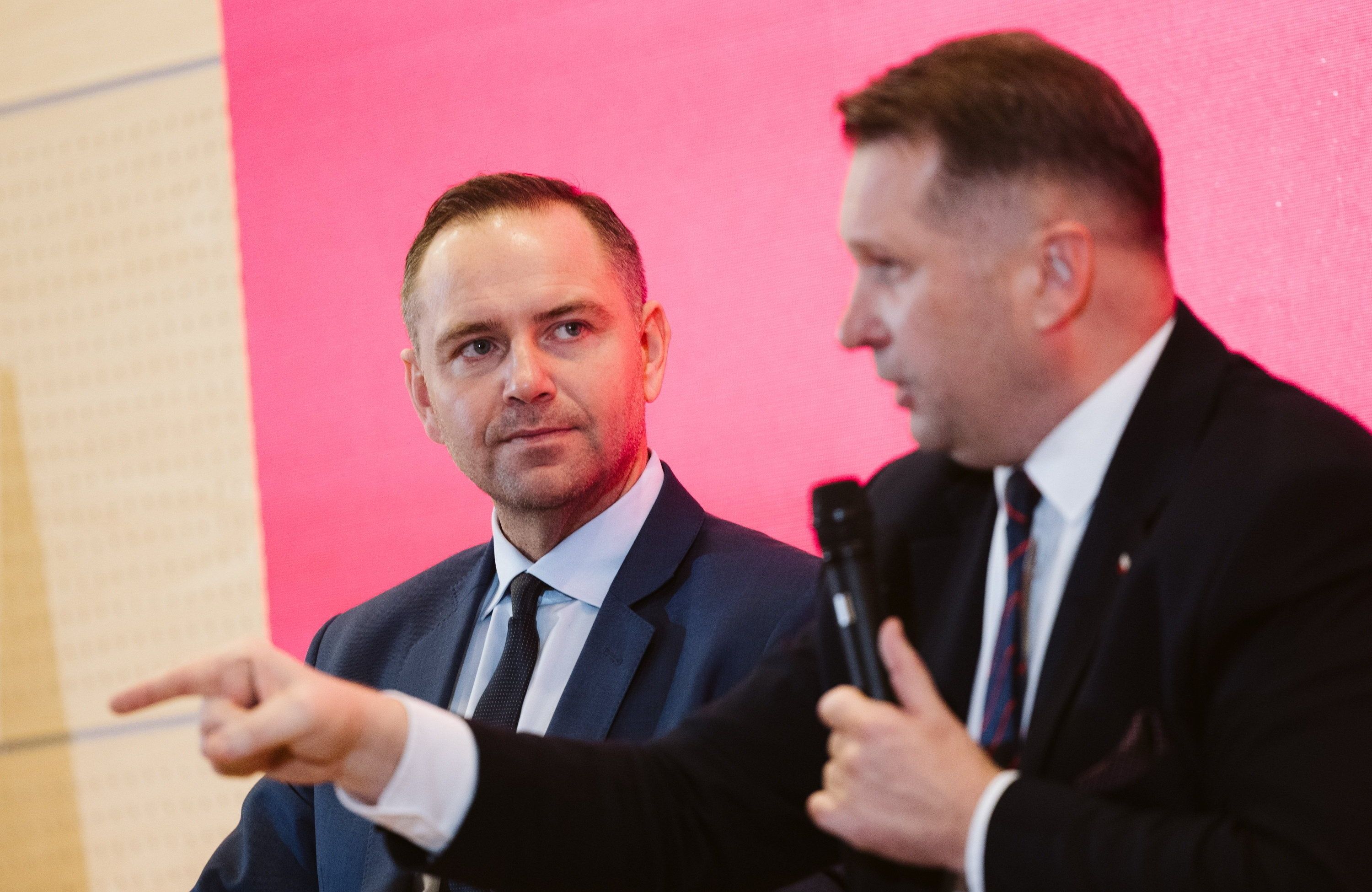 Kongres Pamieci Narodowej – debata z udzialem Przemyslawa Czarna i Karola Nawrockiego .