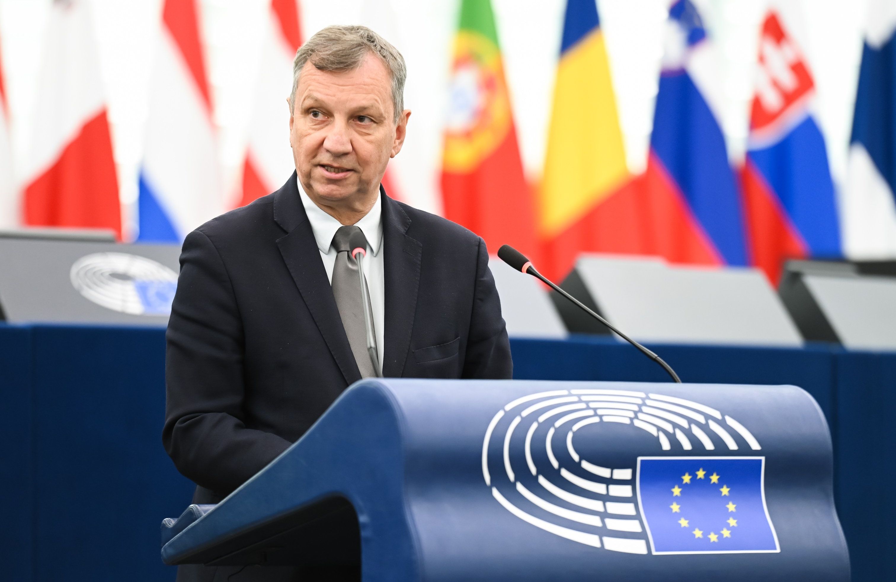 Andrzej Halicki, szef delegacji Platformy Obywatelskiej do Parlamentu Europejskiego przemawia podczas debaty PE dot. rosyjskiego nalotu dronowego na Polskę, Strasburg, 110925.