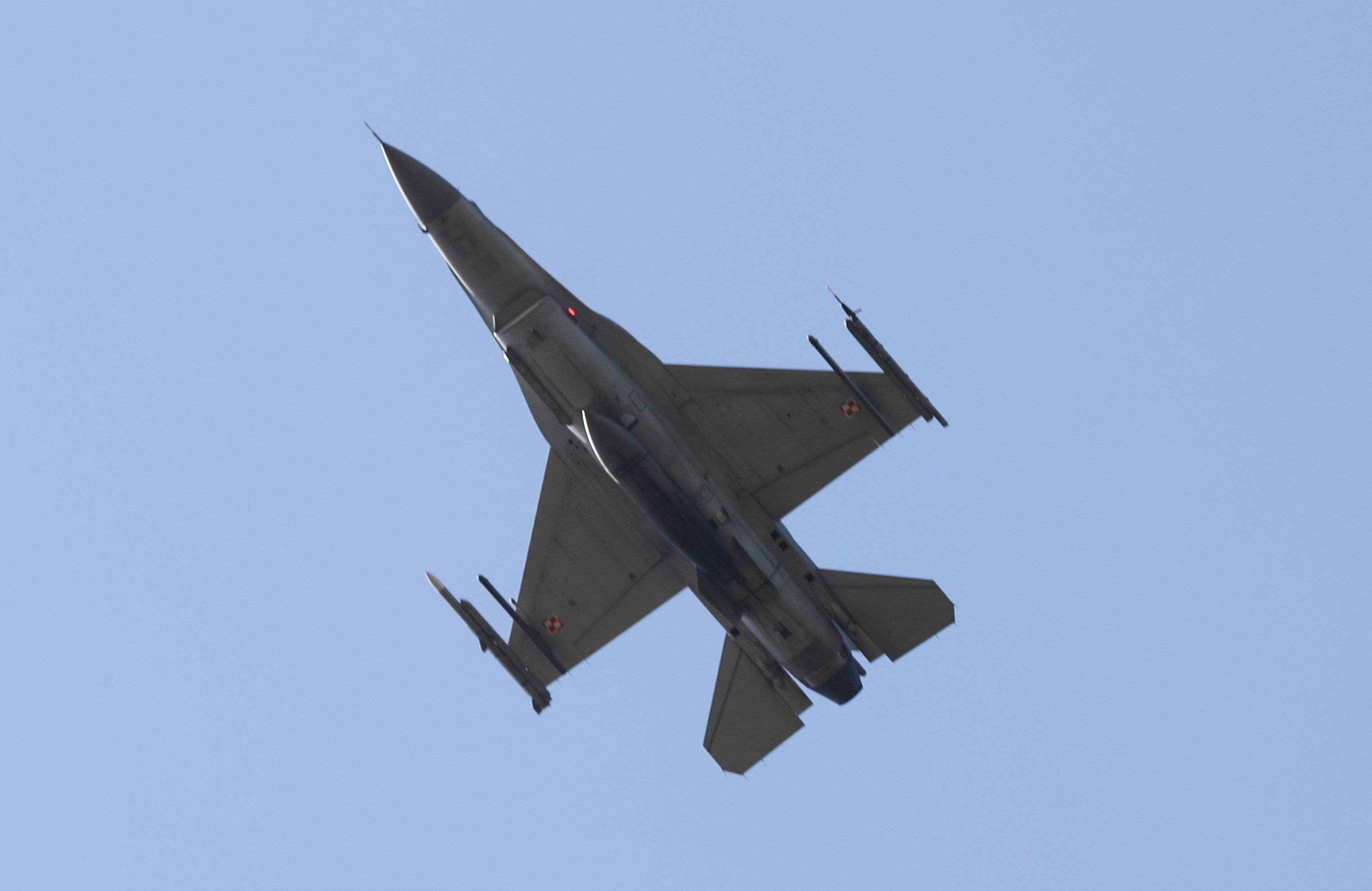 W związku z naruszeniem polskiej przestrzeni powietrznej przez Rosję aktywowane zostały sojusznicze dwójki F16