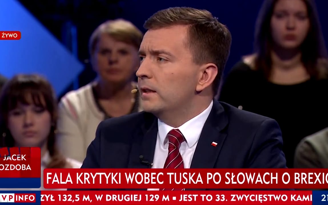 Grafika do artykułu Schreiber: "Europa chce zrezygnować z usług Tuska". Poseł PiS opowiada bajki widzom TVP