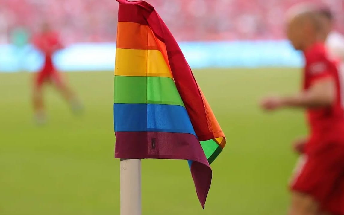 Grafika do artykułu LGBT na Euro 2020. Dlaczego kapitan Niemców nosi tęczową opaskę i skąd konflikt z Węgrami?