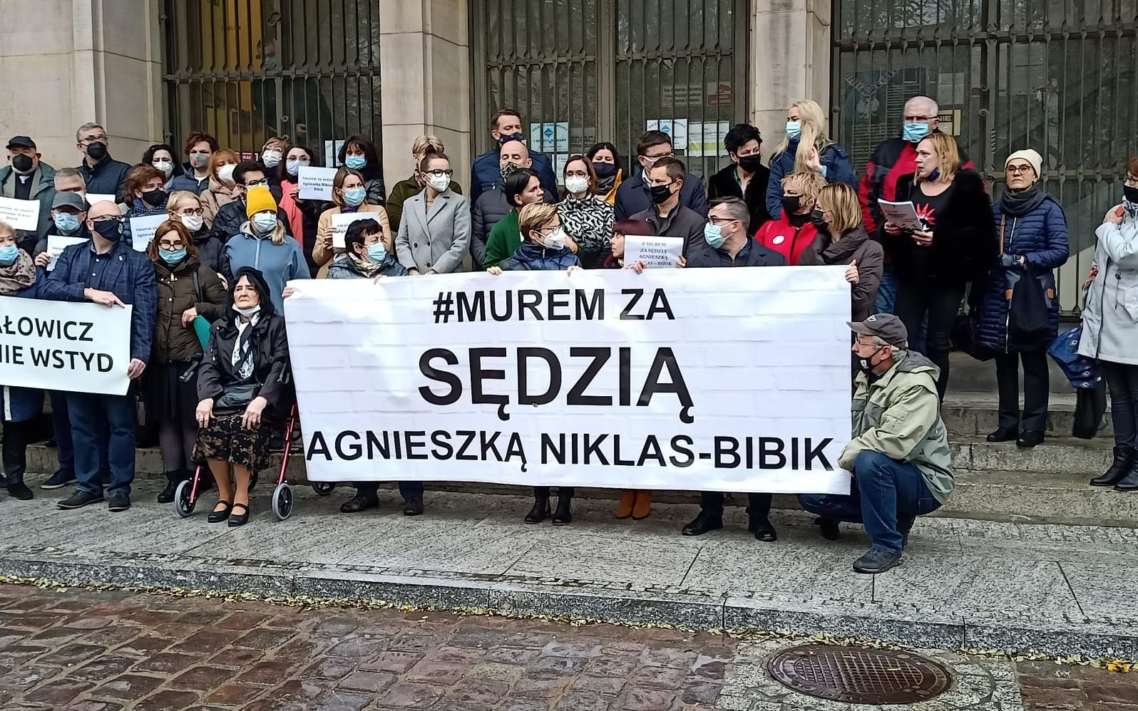 Grafika do artykułu Sędziowie z Kielc też będą stosować prawo UE. Mimo represji i gróźb wyrzucania z zawodu