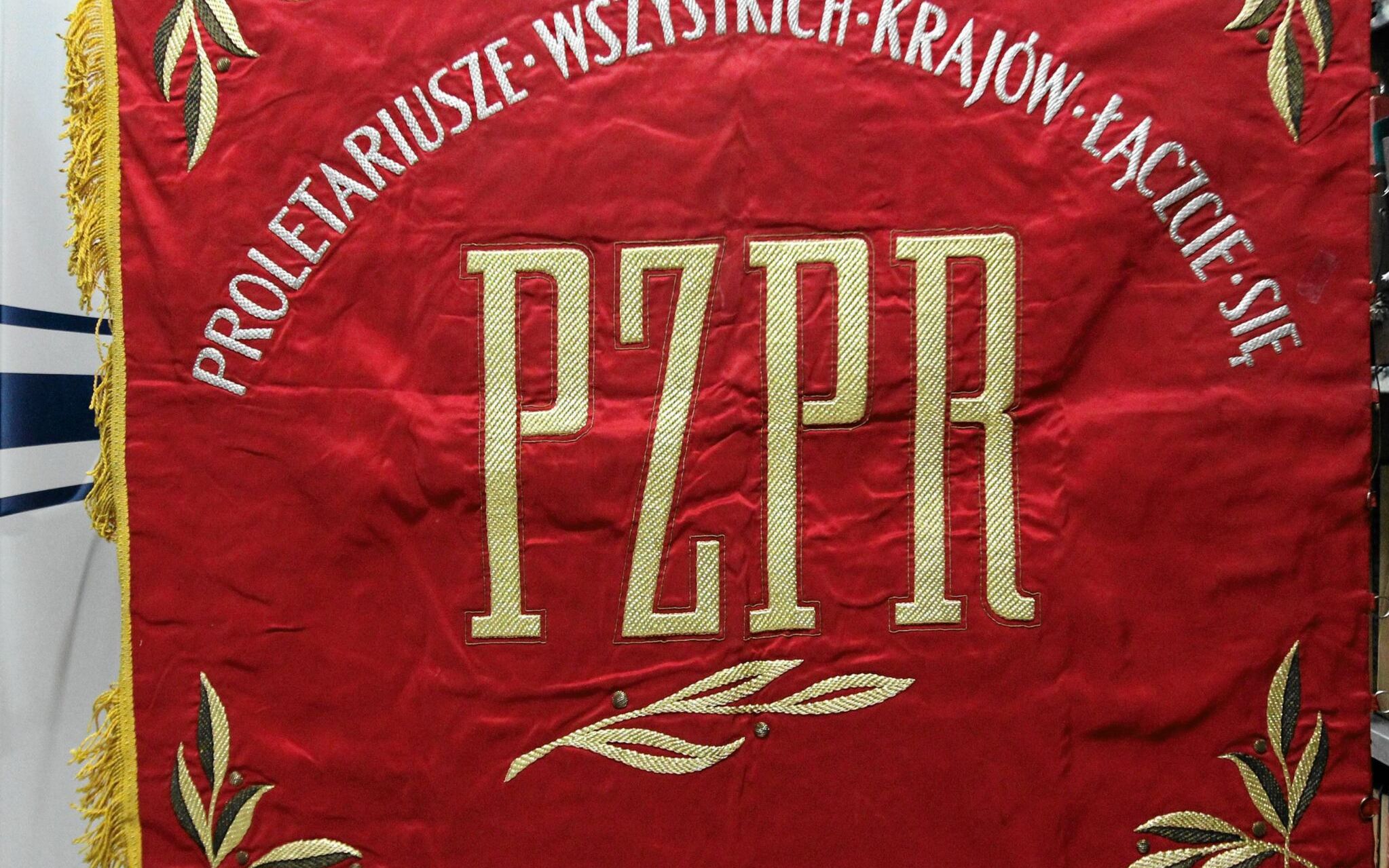19.07.2013 Kielce . Sladami PRL . Zbiory Archiwum Panstwowego . Sztandary .
Fot. Jaroslaw Kubalski / Agencja Wyborcza.pl