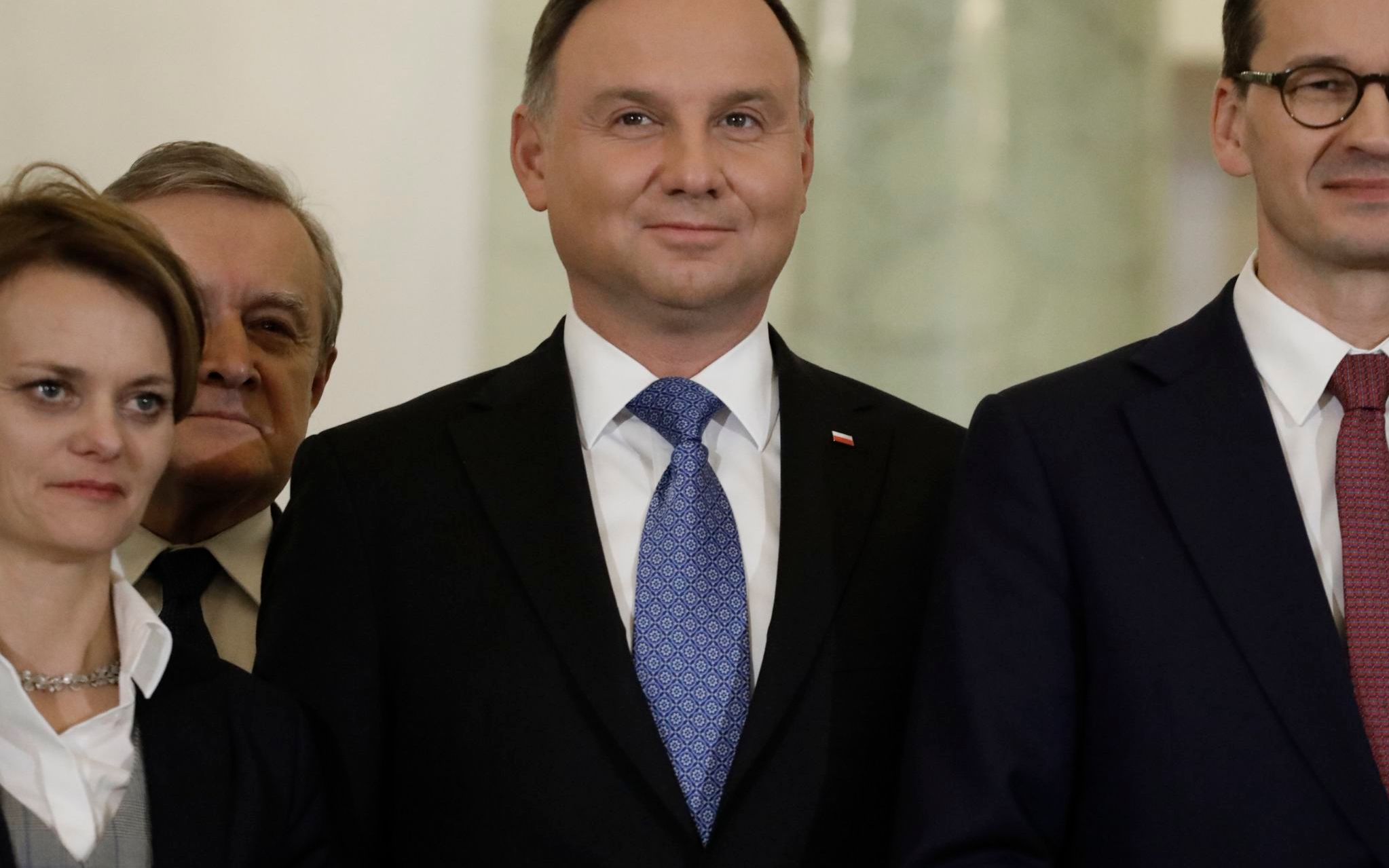 12.11.2019 Warszawa . Palac Prezydencki . Od lewej: minister przedsiebiorczosci i technologii Jadwiga Emilewicz , minister kultury i dziedzictwa narodowego Piotr Glinski , prezydent Andrzej Duda , premier Mateusz Morawiecki , wicepremier Jacek Sasin , minister rodziny , pracy i polityki spolecznej Barbara Borys - Szopa podczas uroczystosci przyjecia dymisji rady ministrow w dniu pierwszego posiedzenia Sejmu X Kadencji .
Fot. Maciek Jazwiecki / Agencja Gazeta