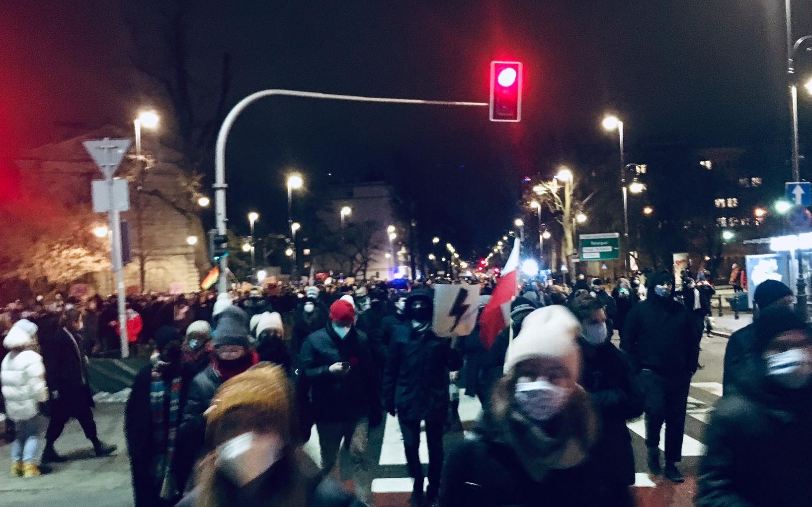 Grafika do artykułu Bogaty pirat drogowy się wykupi, biedny - pójdzie siedzieć. Aktywista zapłaci podwójnie