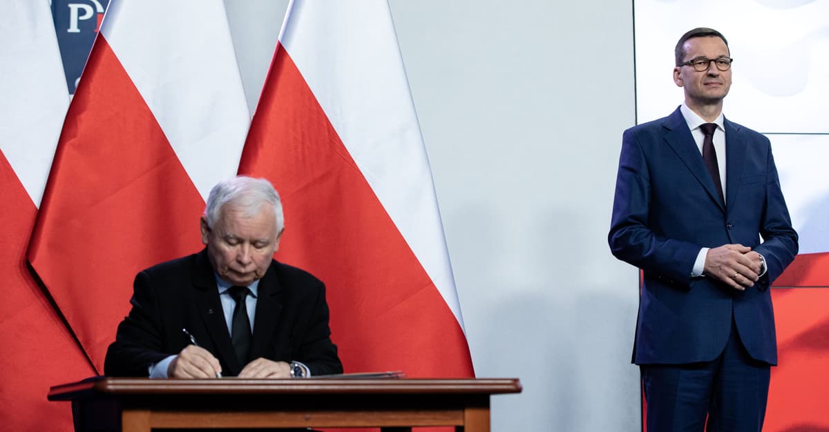 Kaczyński gra w chickena z Morawieckim
