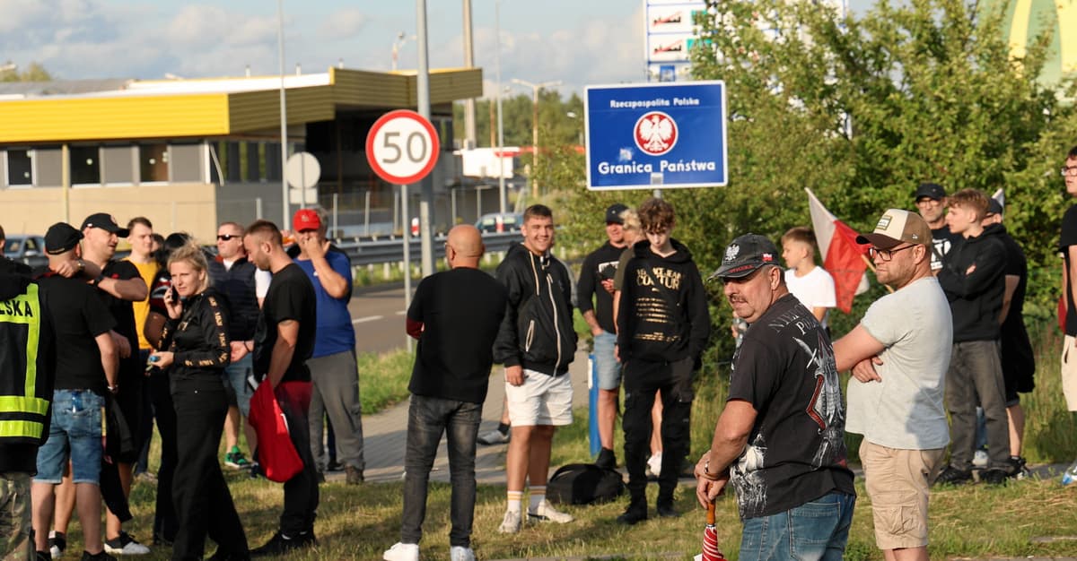 Siemoniak: „Obywatelskie patrole próbują robić zadymę na granicy”