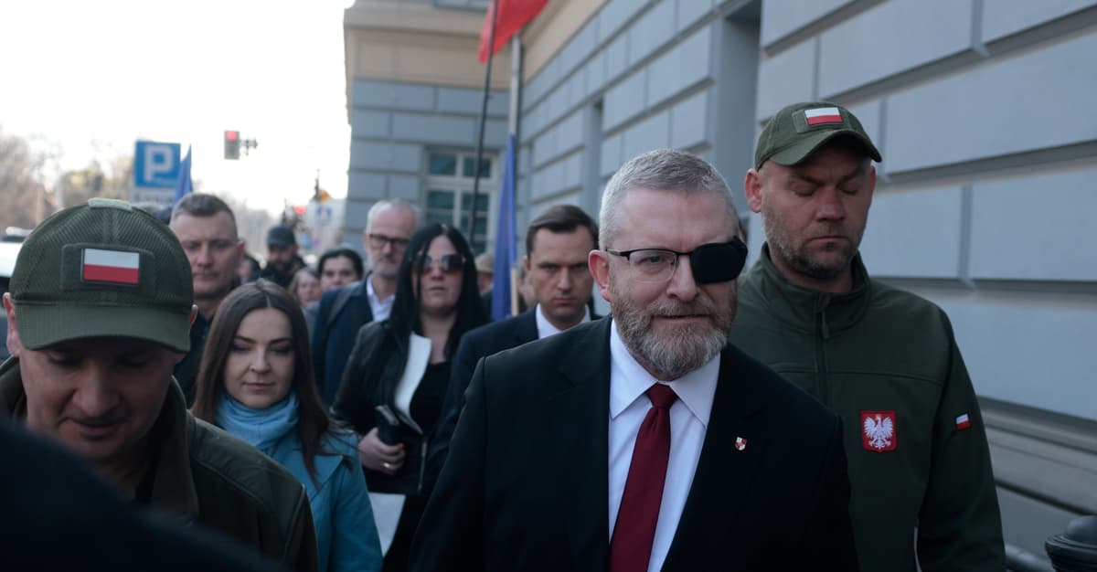 Prokuratura miała przedstawić Braunowi zarzuty. Ten uciekł z budynku