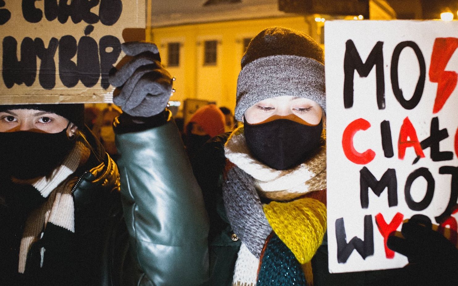 Grafika do artykułu Możesz umrzeć? Trudno, u nas aborcji już się nie robi. Rok po wyroku [WYWIAD]