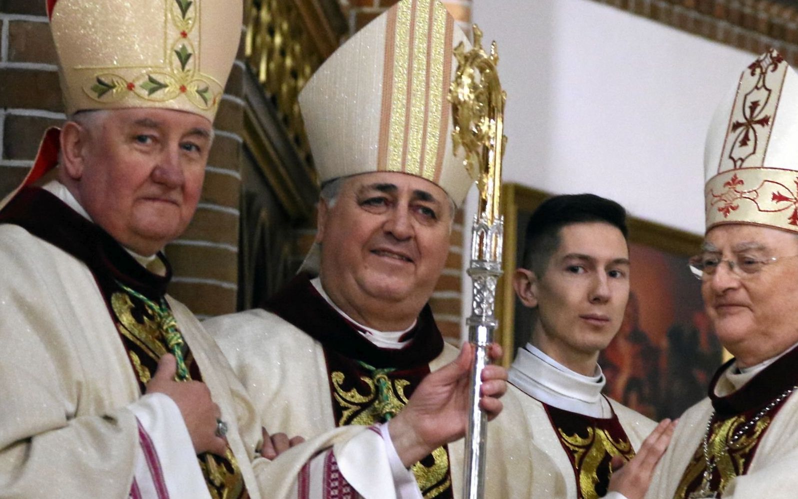 20.01.2018 Warszawa , Bazylika sw Floriana Meczennika na Pradze . Ingres nowego ordynariusza diecezji warszawsko - praskiej bp Romualda Kaminskiego , ktory zastapi na urzedzie emerytowanego abp Henryka Hosera .nz od prawej arcybiskup Henryk Hoser , nuncjusz apostolski arcybiskup Salvatore Penacchio , biskup Romuald Kaminski
Fot. Slawomir Kaminski / Agencja Gazeta