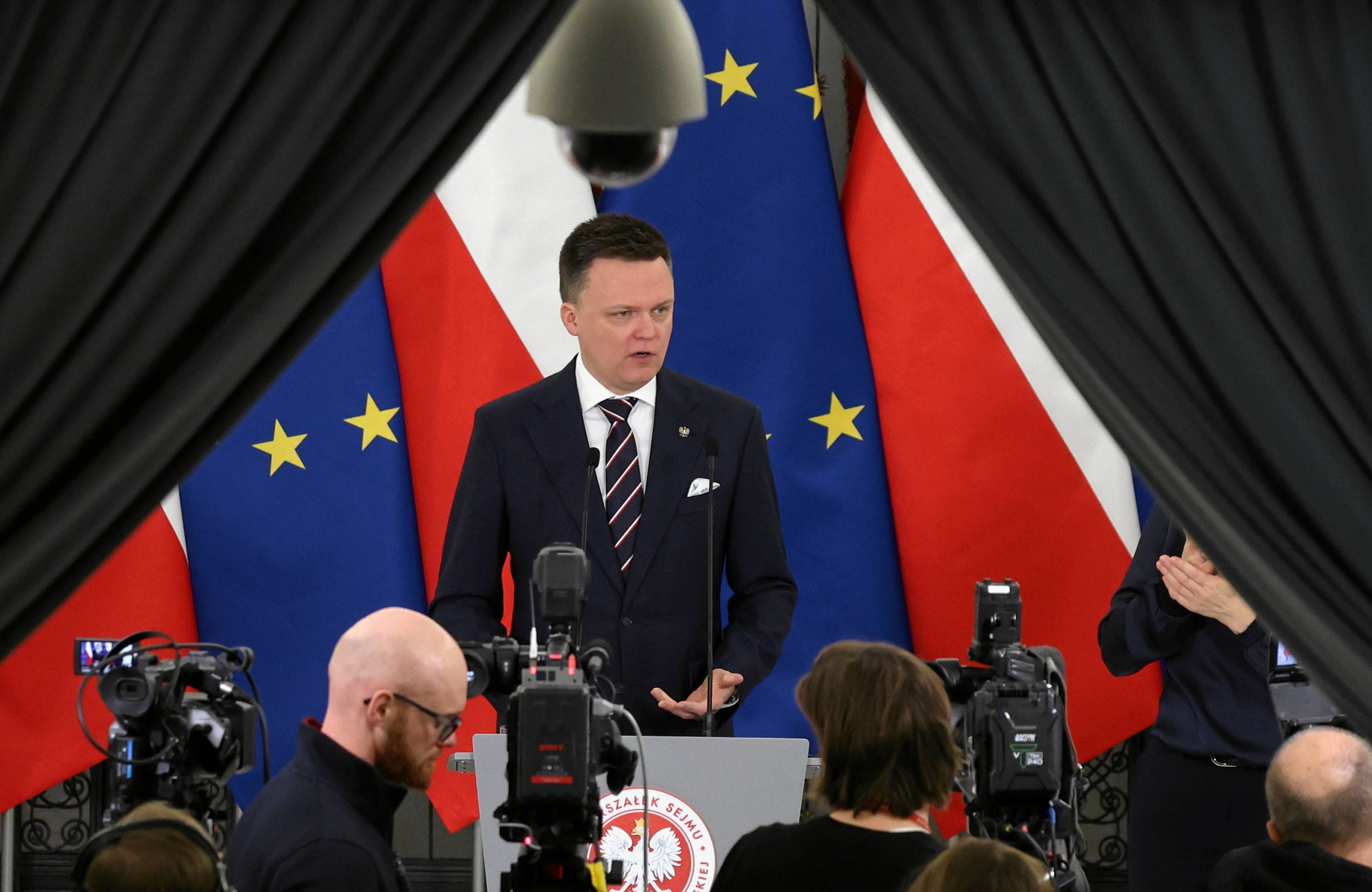 Marszałek Sejmu Szymon Hołownia podczas konferencji prasowej w Sejmie