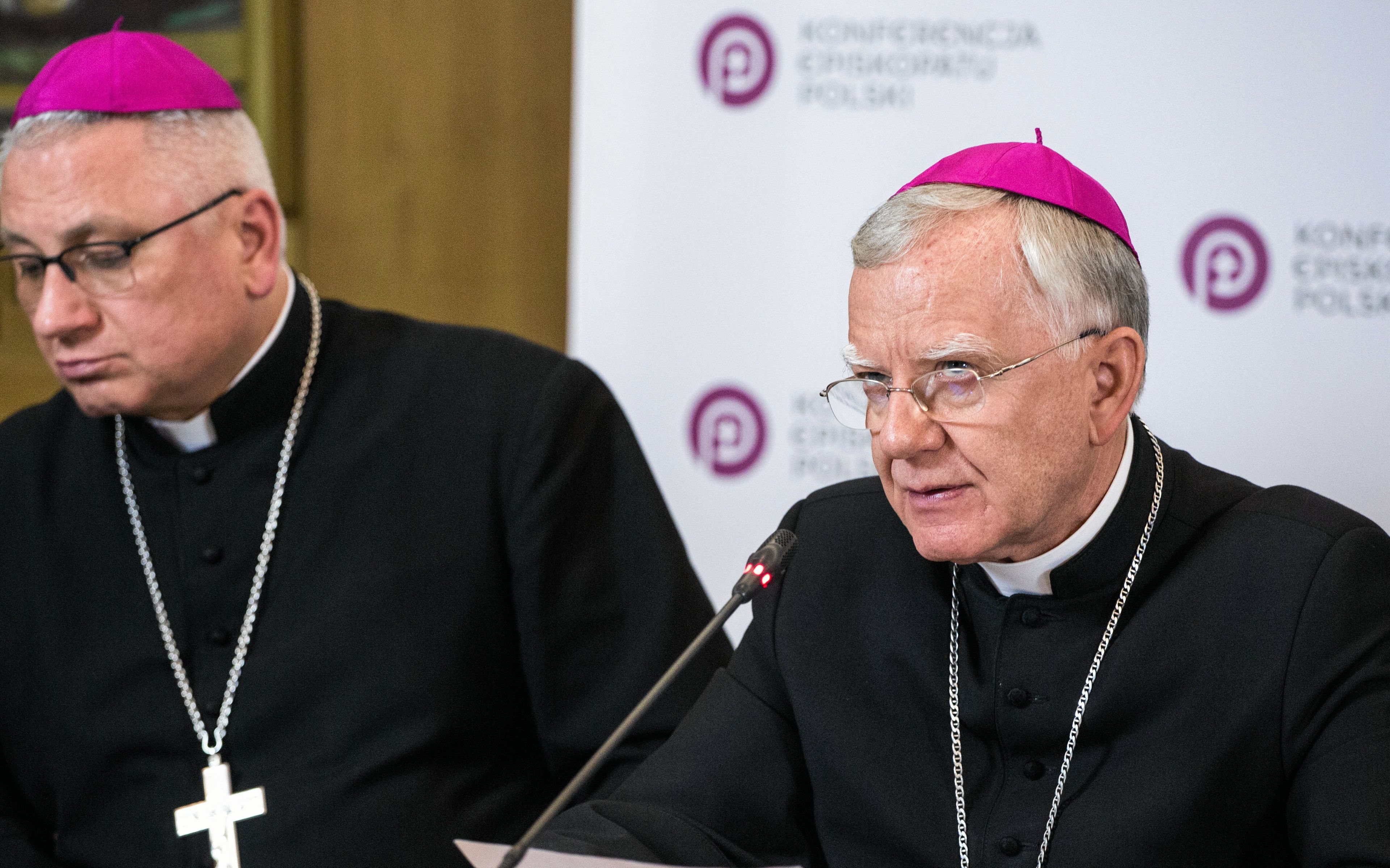 14.03.2019 Warszawa , skwer Kardynala Stefana Wyszynskiego 6 . Nz apb. Marek Jedraszewski (P) , bp. Artur G. Mizinski (L) . Przedstawienie raportu dotyczacego wykorzystywania seksualnego osob maloletnich w polskim kosciele po 382 Zebraniu Plenarym Episkopatu Polski .
Fot. Adam Stepien / Agencja Gazeta