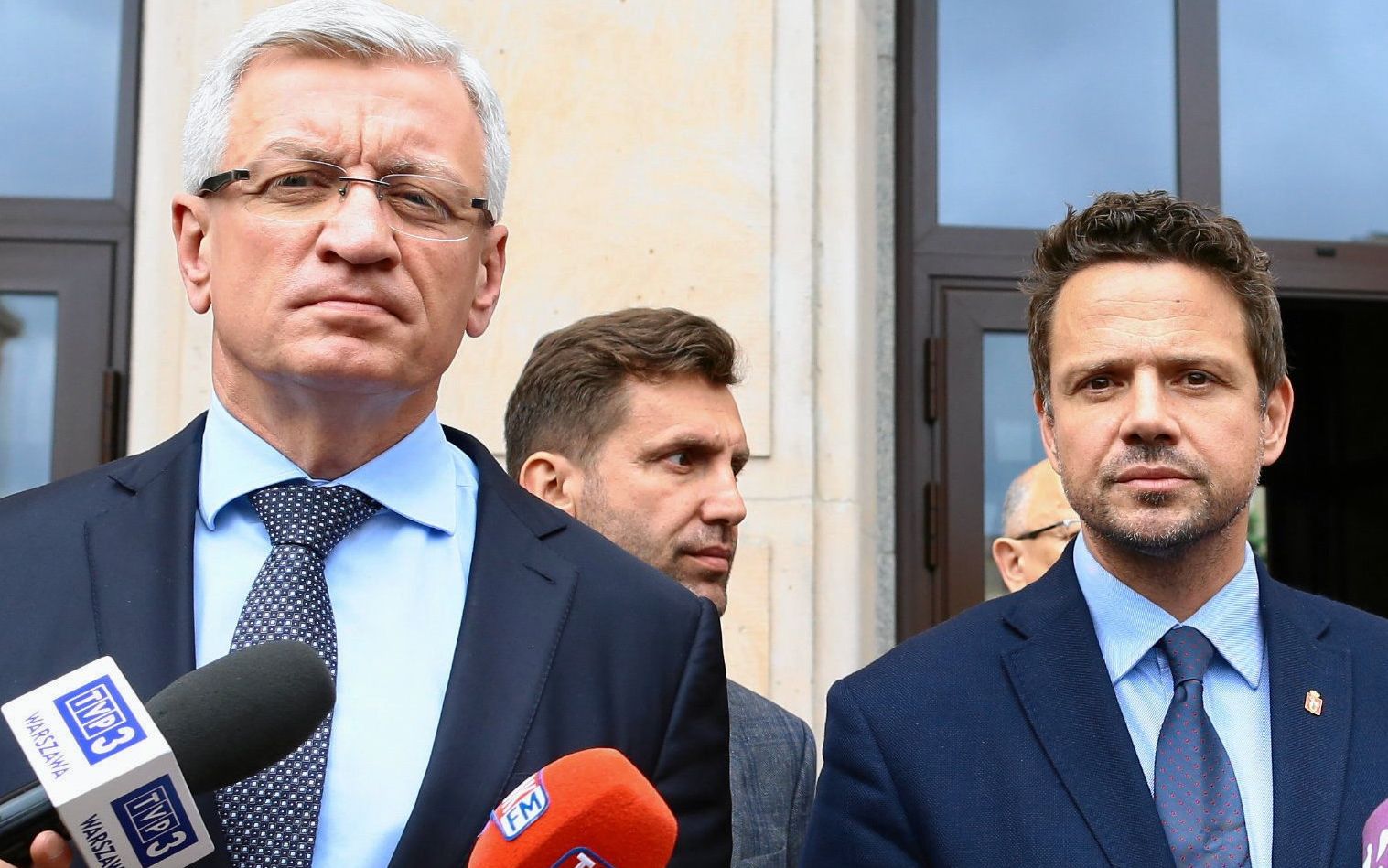 21.05.2019 Warszawa , Ministerstwo Finansow . Konferencja prasowa . Nz prezydent Poznania Jacek Jaskowiak (L) , prezydent Warszawy Rafal Trzaskowski (C) . Duze miasta Polski wzywaja rzad do zwrotu pieniedzy za reforme szkolnictwa przeprowadzona przez minister edukacji narodowej Anne Zalewska . 
Fot. Agata Grzybowska / Agencja Gazeta