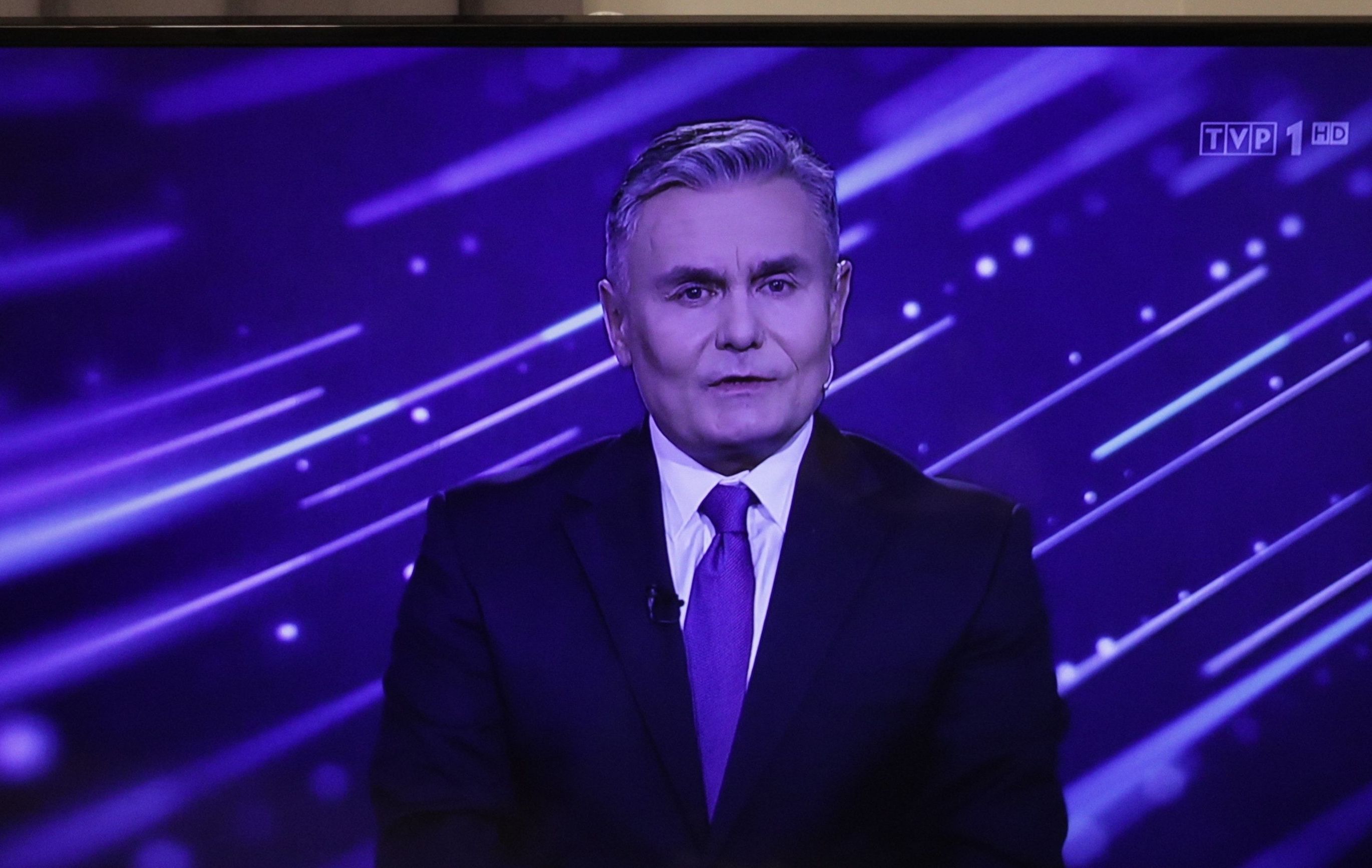 Marek Czyż na ekranie telewizora