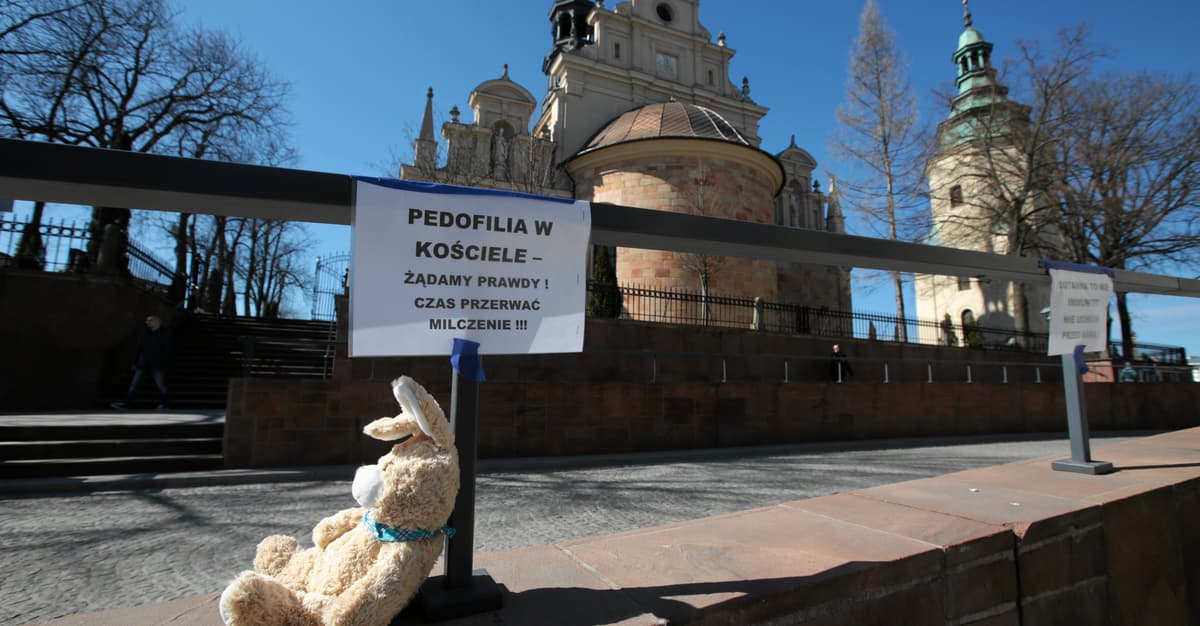 Wyborcza: Ksiądz oskarżony o pedofilię przez cały czas uczy. Sprawa ciągnie się od 15 lat