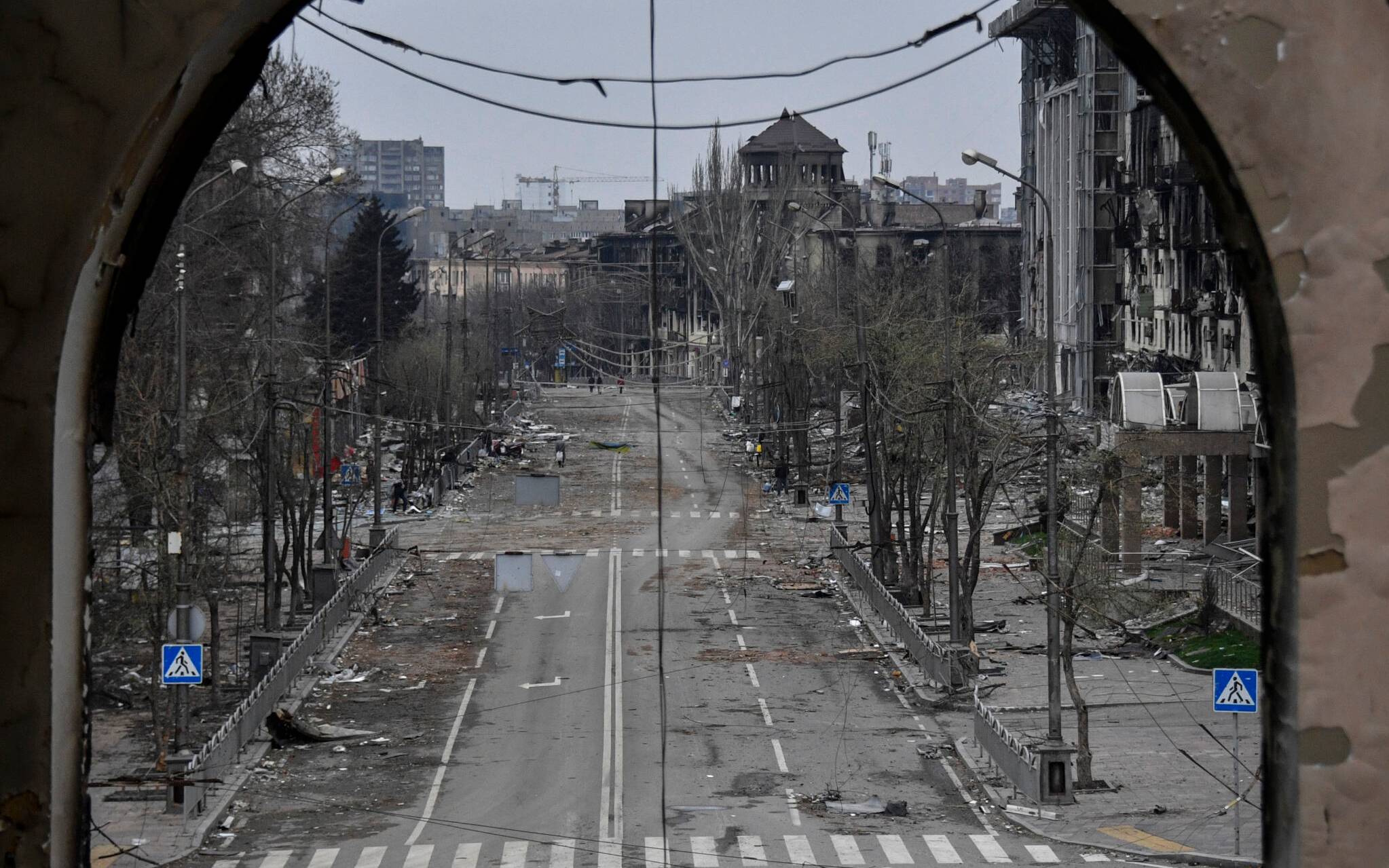 This picture taken from the Mariupol drama theatre, bombed last March 16, shows the central avenue of Mariupol on April 12, 2022, as Russian troops intensify a campaign to take the strategic port city, part of an anticipated massive onslaught across eastern Ukraine, while Russia's President makes a defiant case for the war on Russia's neighbour. - *EDITOR'S NOTE: This picture was taken during a trip organized by the Russian military.* (Photo by Alexander NEMENOV / AFP)