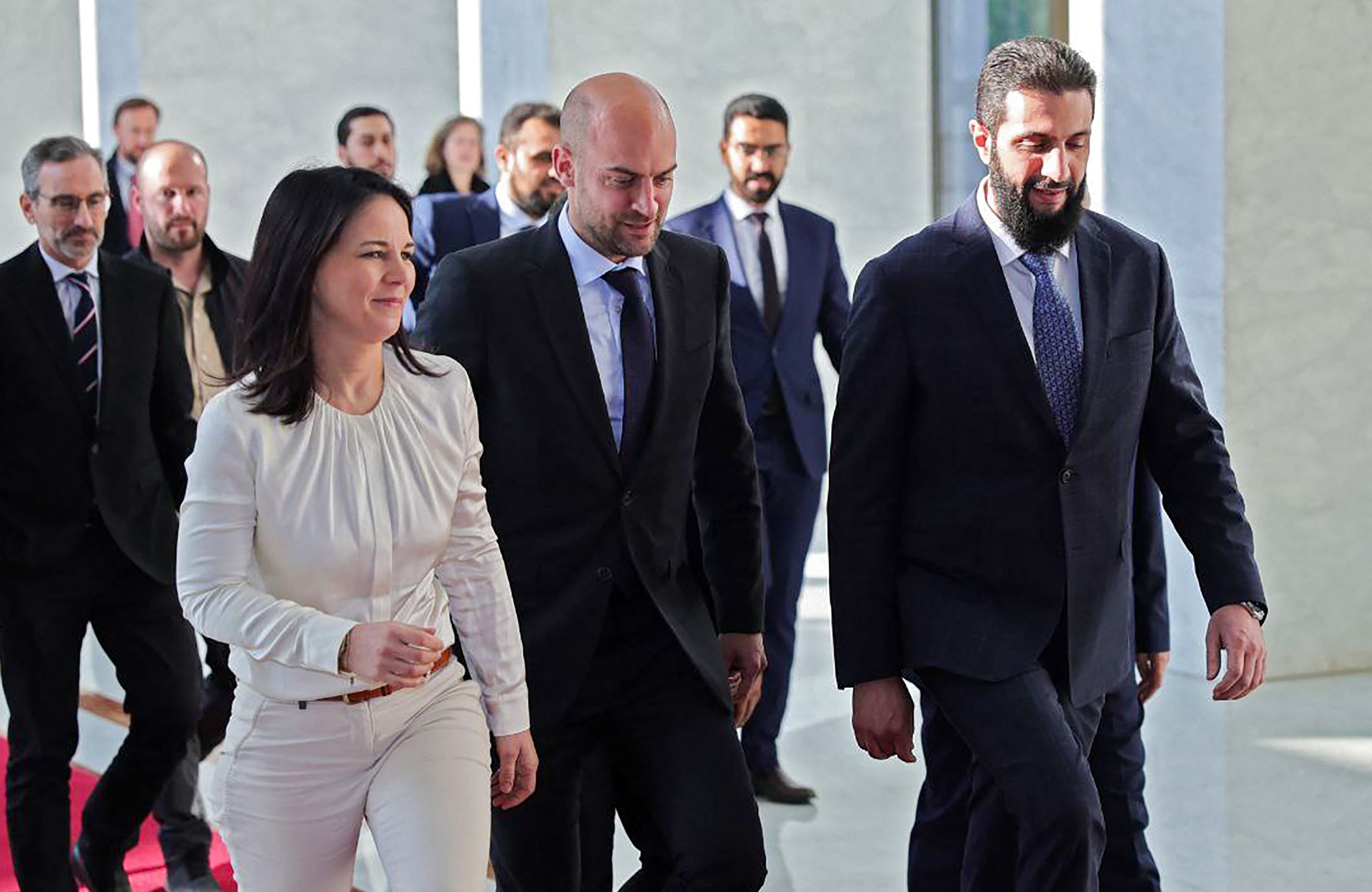Ministra spraw zagranicznych Niemiec, minister spraw zagranicznych Francji i de facto lider Syrii spacerują w Damaszku