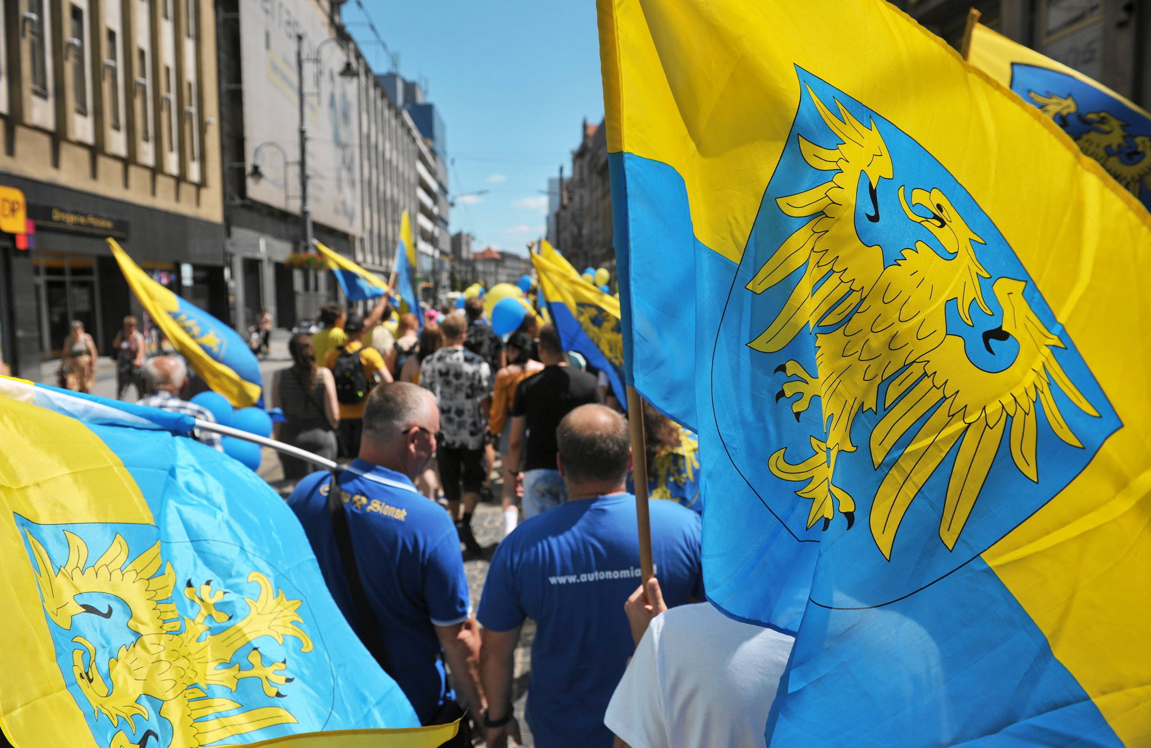 Żółto-niebieskie flagi Śląska