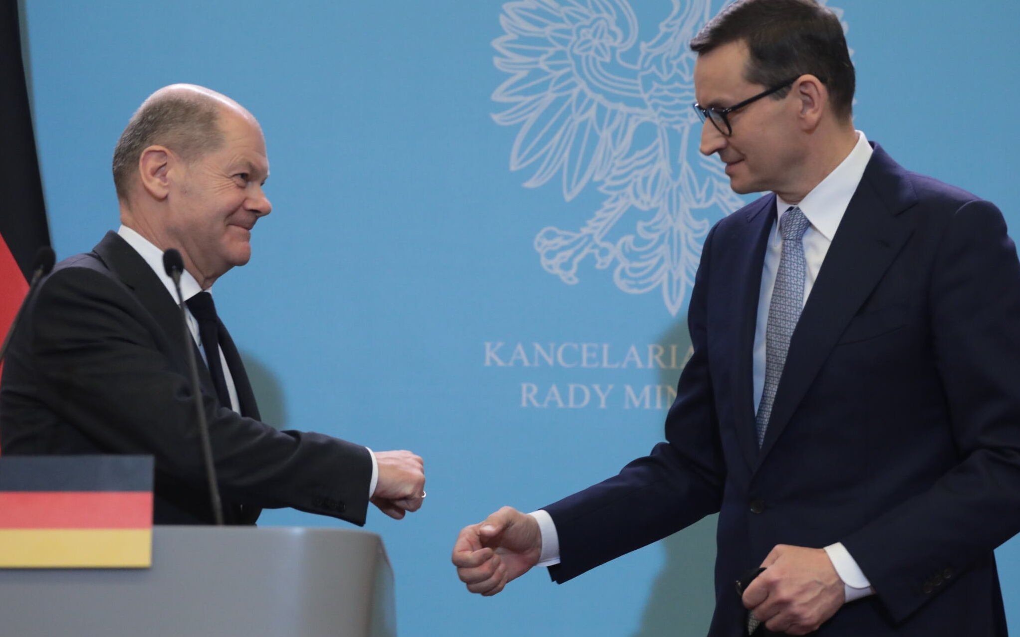 12.12.2021 Warszawa , al Ujzadowskie , Kancelaria Prezesa Rady Ministrow . Nowy Kanclerz Republiki Federalnej Niemiec Olaf Scholz i Premier Mateusz Morawiecki podczas powitania .
Fot. Slawomir Kaminski / Agencja Wyborcza.pl