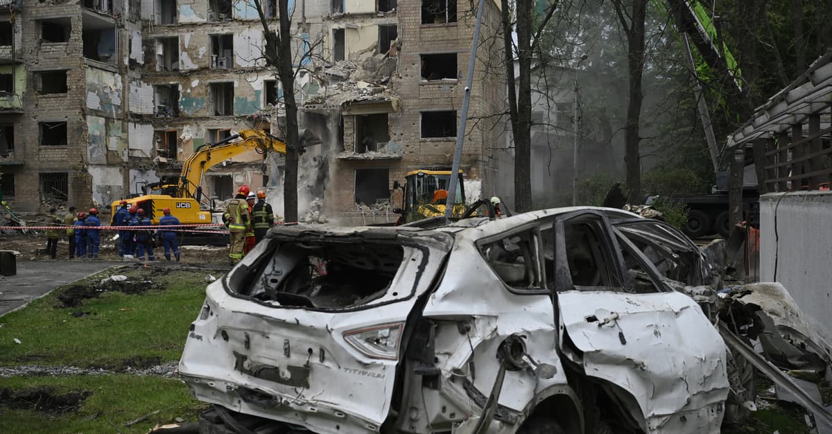 Rosjanie wysyłają setki dronów i dziesiątki rakiet na Kijów [SYTUACJA NA FRONCIE]