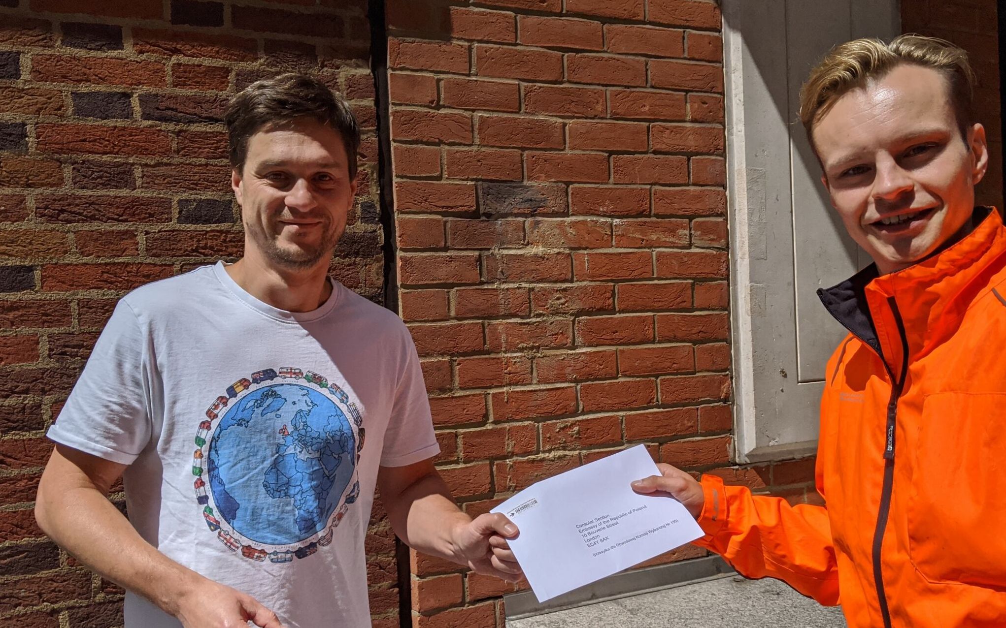 Grafika do artykułu Polonia Express - czyli jak Polacy w Wielkiej Brytanii organizują wybory za polskie państwo