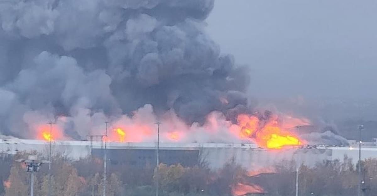Atak na Petersburg: centra danych, instalacje naftowe, magazyny. W części miasta brak prądu