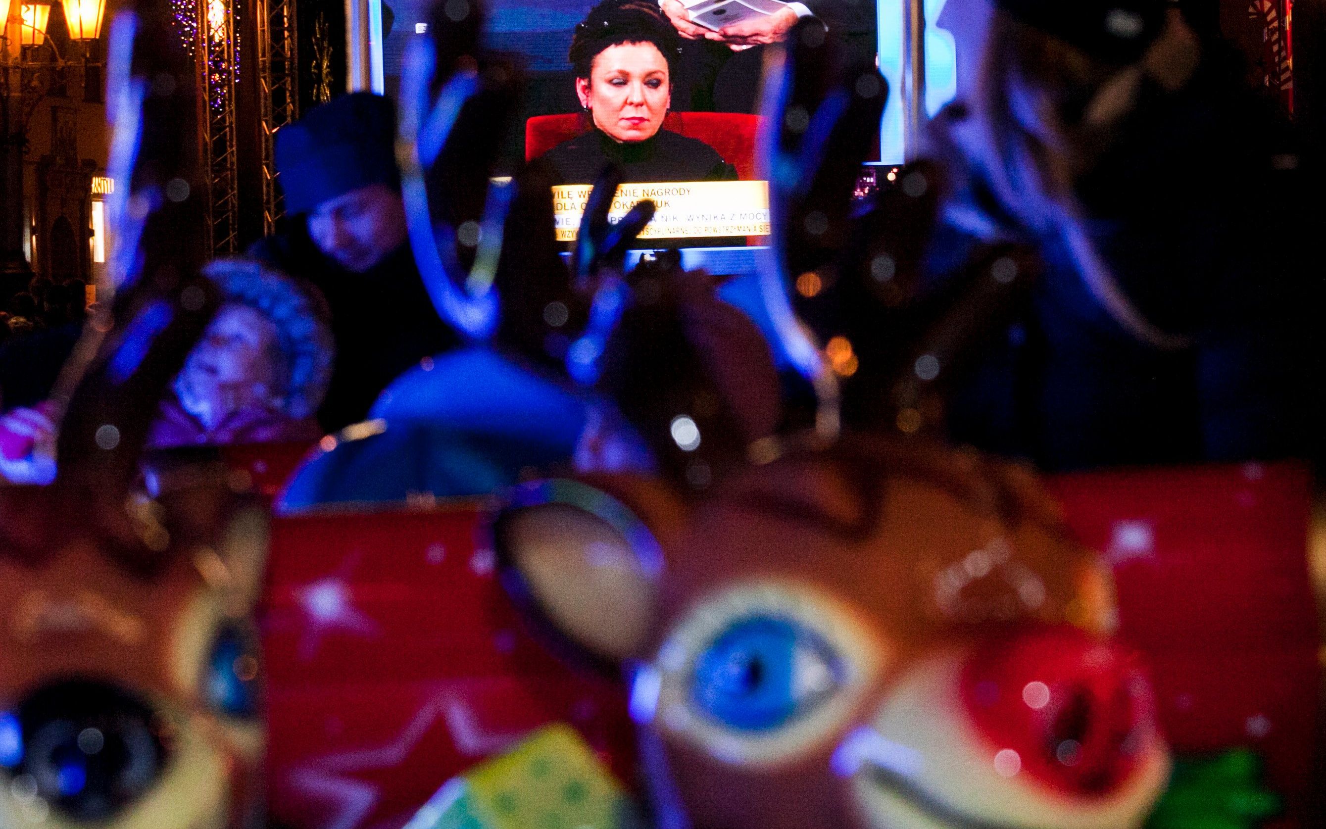 10.12.2019 Wroclaw , Transmisja z wreczenia nagrody Nobla Oldze Tokarczuk na wroclawskim rynku . 
Fot . Krzysztof Cwik / Agencja Gazeta
