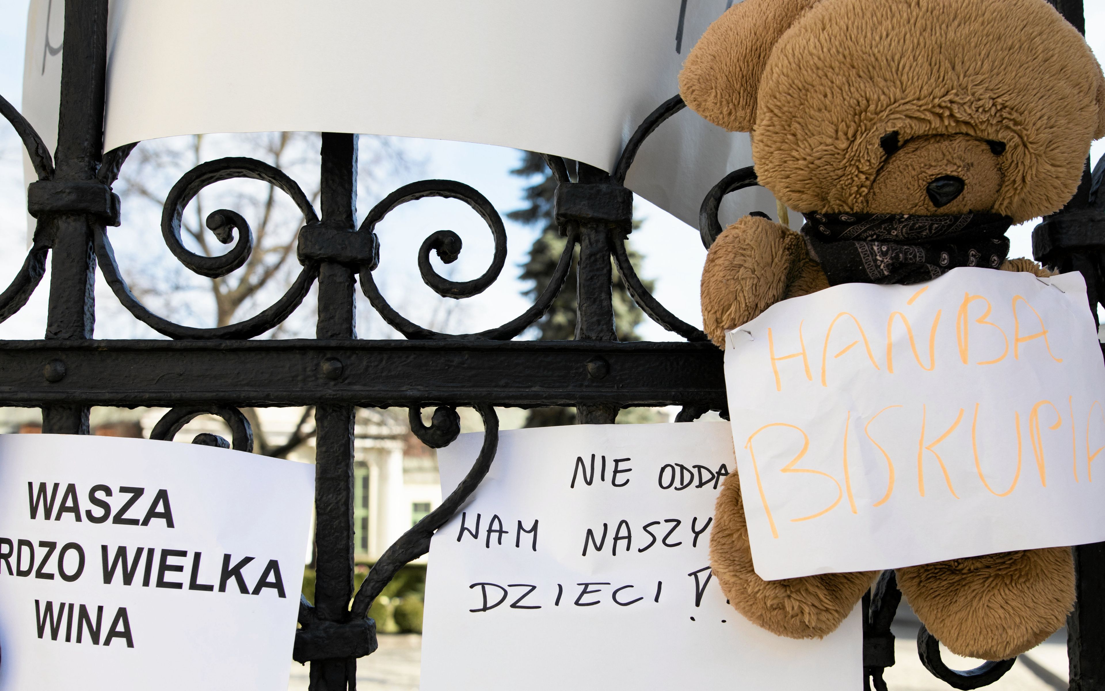 24.03.2019 Lublin . Protest Hanba Bidkupia pod siedziba Kurii Lubelskiej przeciwko pedofilii w Kosciele Katolickim .
Fot. Jakub Orzechowski / Agencja Gazeta