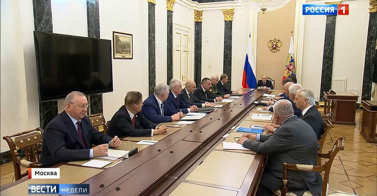 Putin admits fuel shortages at Russian petrol stations