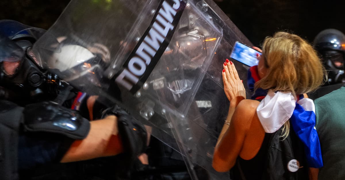 Protesty w Serbii. Policja użyła gazu łzawiącego wobec tłumu