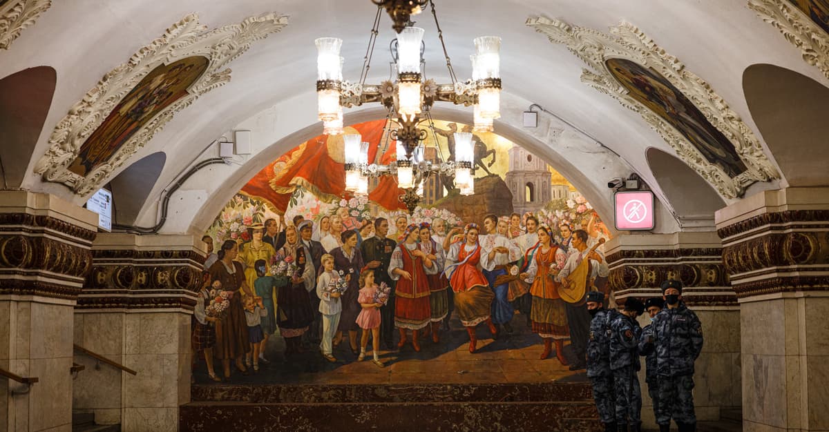 Moskwa, stacja Kijowska – krótki przewodnik po świątyni imperialnych halucynacji