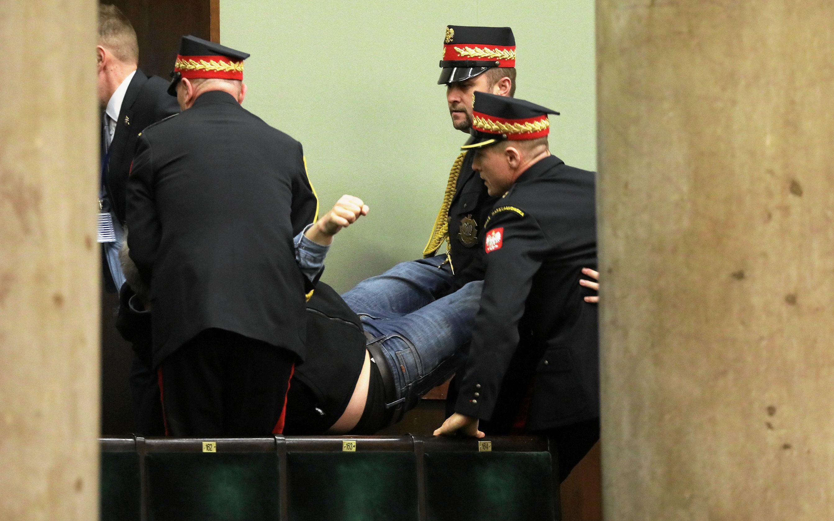 19.12.2019  Warszawa , ulica Wiejska . Sejm . Poslowie podczas pierwszego czytania projektu ustawy '' kagancowej '' autorstwa Prawa i Sprawiedliwosci godzacej w niezaleznosc sedziow .
Fot. Slawomir Kaminski / Agencja Gazeta