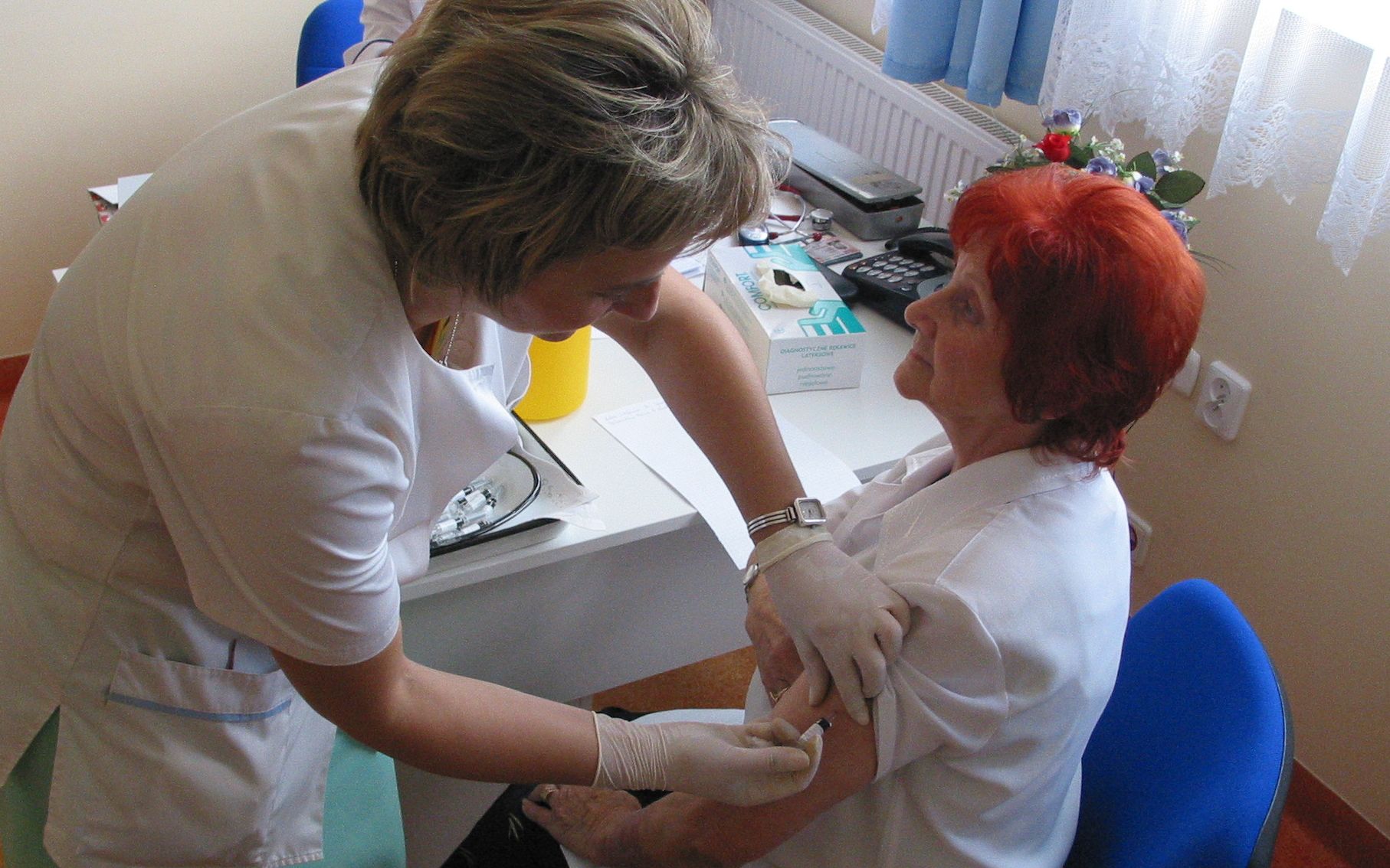15.09.2005 RADOM SPECJALISTYCZNY SZPITAL MIEJSKI SZCZEPIENIA PRZECIW GRYPIE DLA OSOB PO 70 ROKU ZYCIA . GRYPA , SZCZEPIONKA , SZCZEPIENIA
FOT. MARCIN KUCEWICZ / AGENCJA GAZETA
PLYTA RADOM NR 105