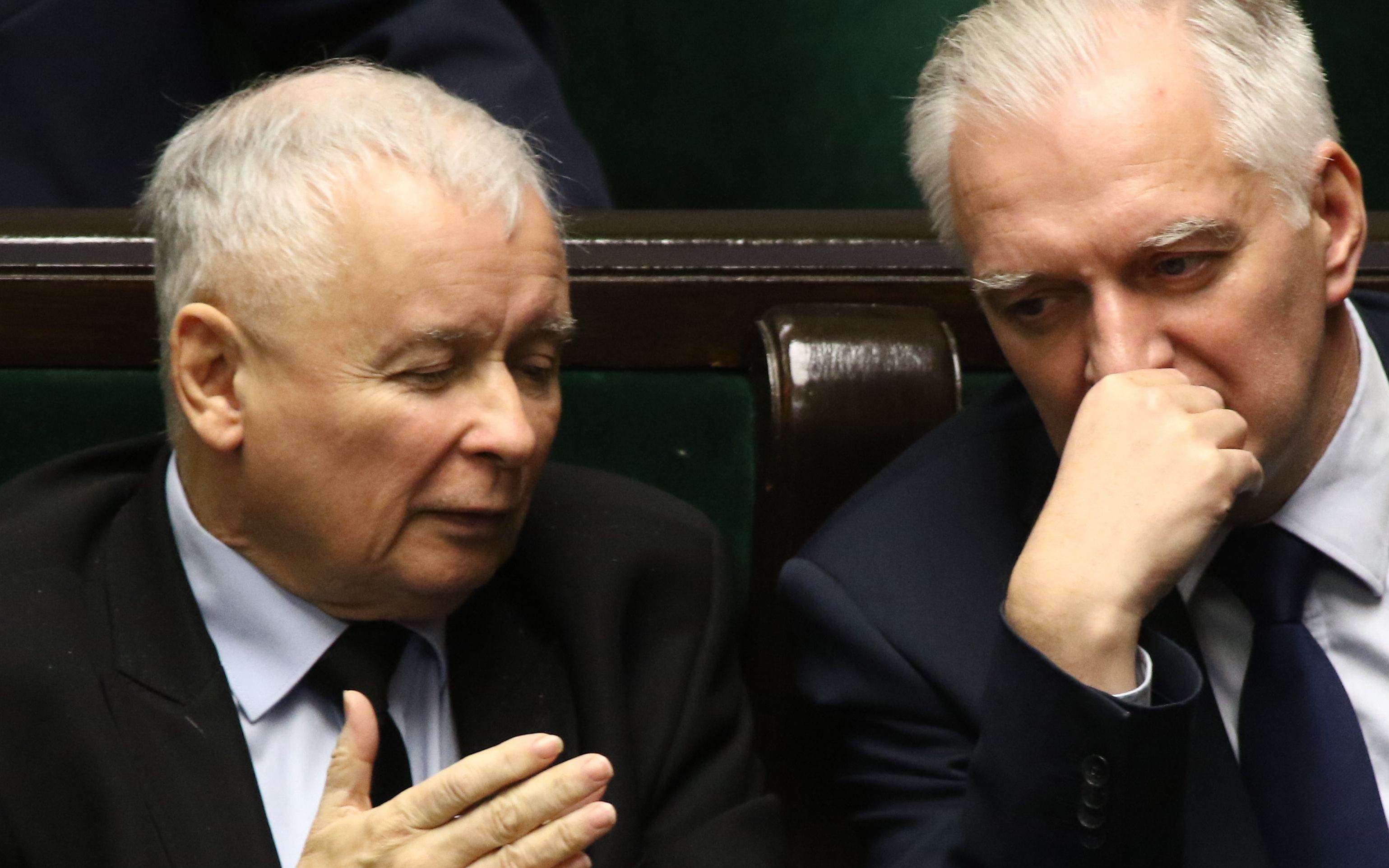 09.11.2017 Warszawa ,  Sejm . Prezes Jaroslaw Kaczynski i minister nauki Jaroslaw Gowin podczas bloku glosowan nad projektem ustawy budzetowej na rok 2018 i finansowaniem telewizji publicznej .
Fot. Slawomir Kaminski / Agencja Gazeta