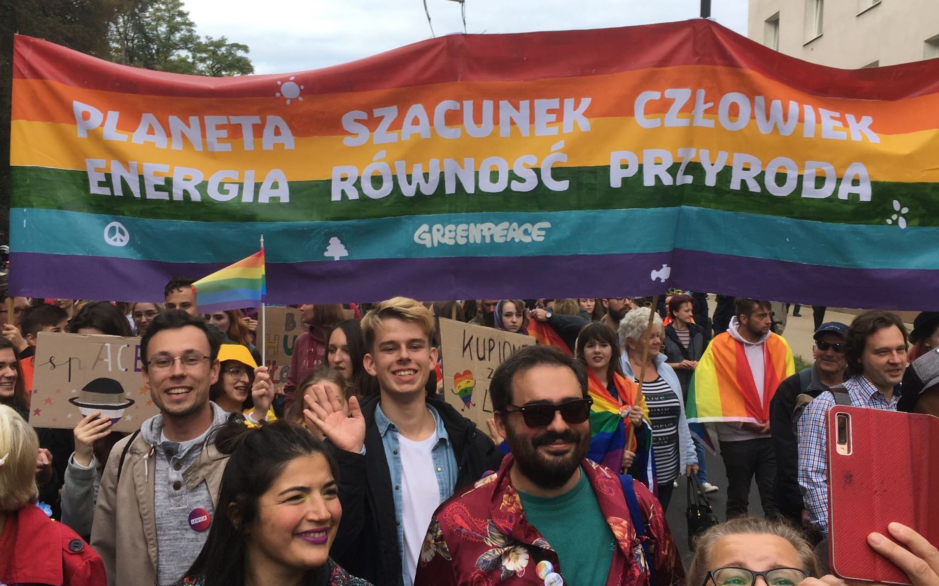 Grafika do artykułu Fundacja Kai Godek chce ustawowego zakazu marszów równości. Zbierają podpisy