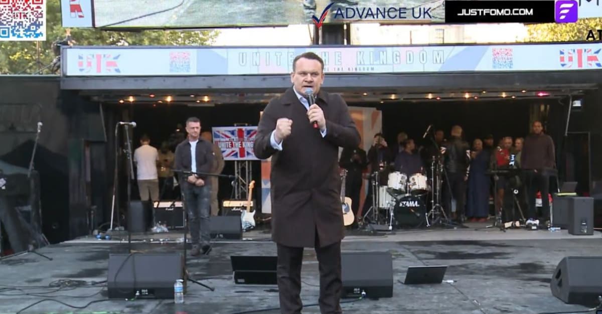 „Chcemy odzyskać Europę”. Tarczyński na wiecu skrajnej prawicy w Londynie