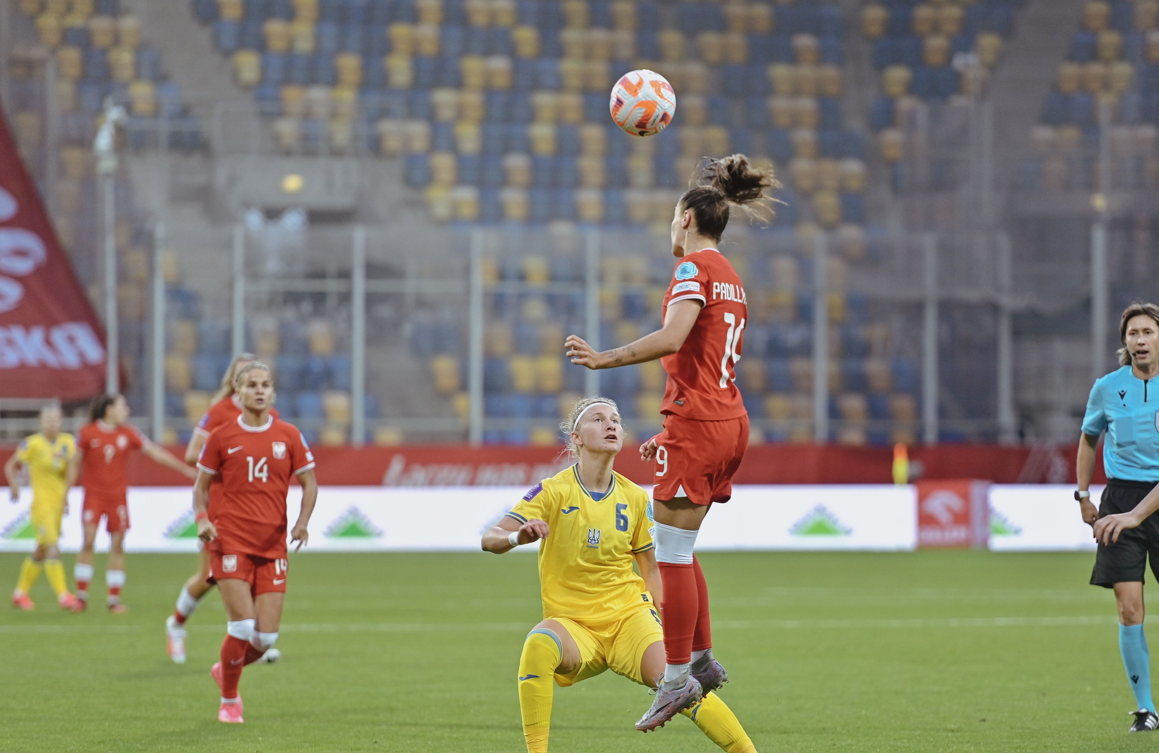 Mecz pilki noznej kobiet Polska - Ukraina w Gdyni